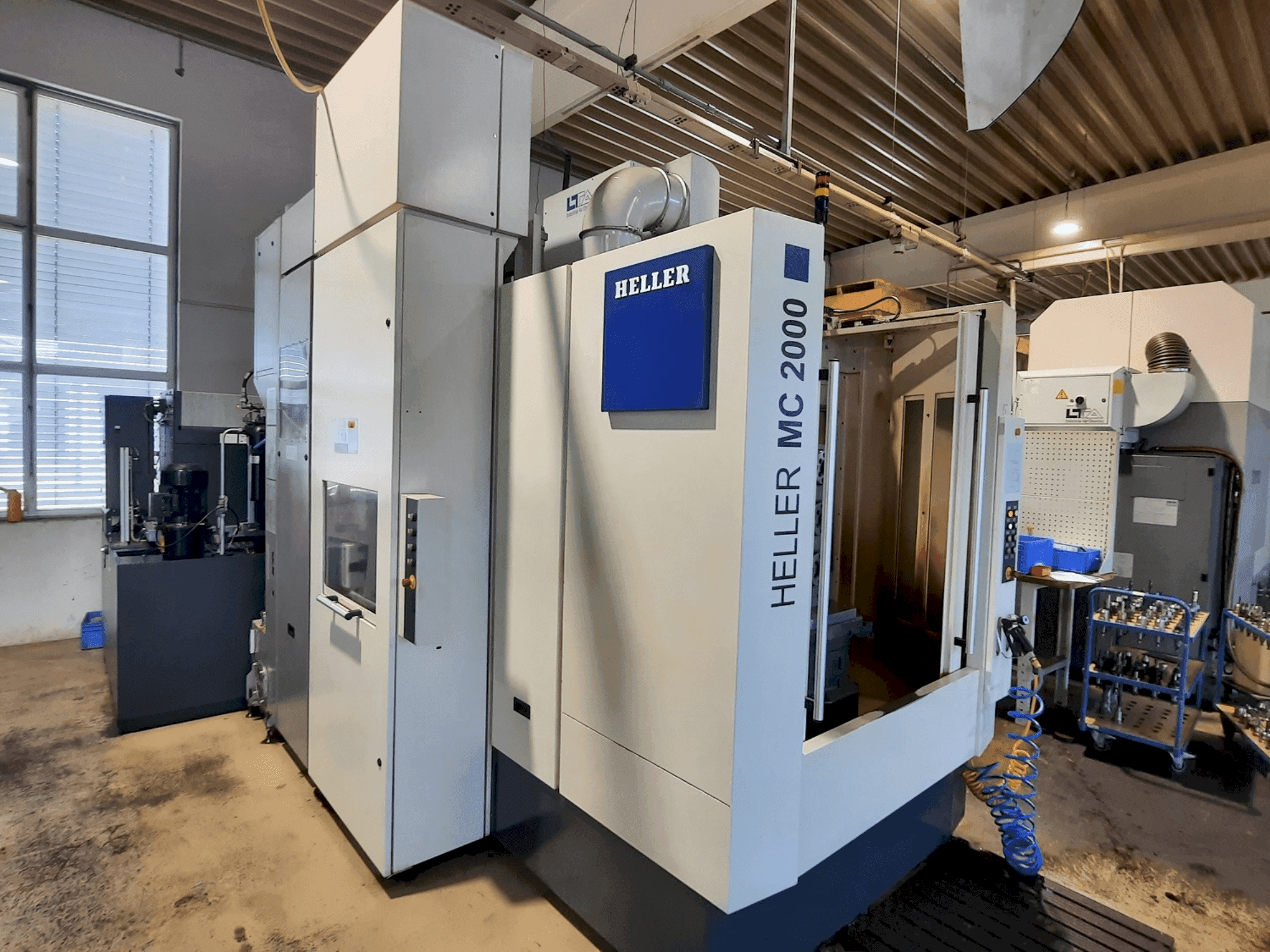 Widok z przodu maszyny HELLER MC 2000