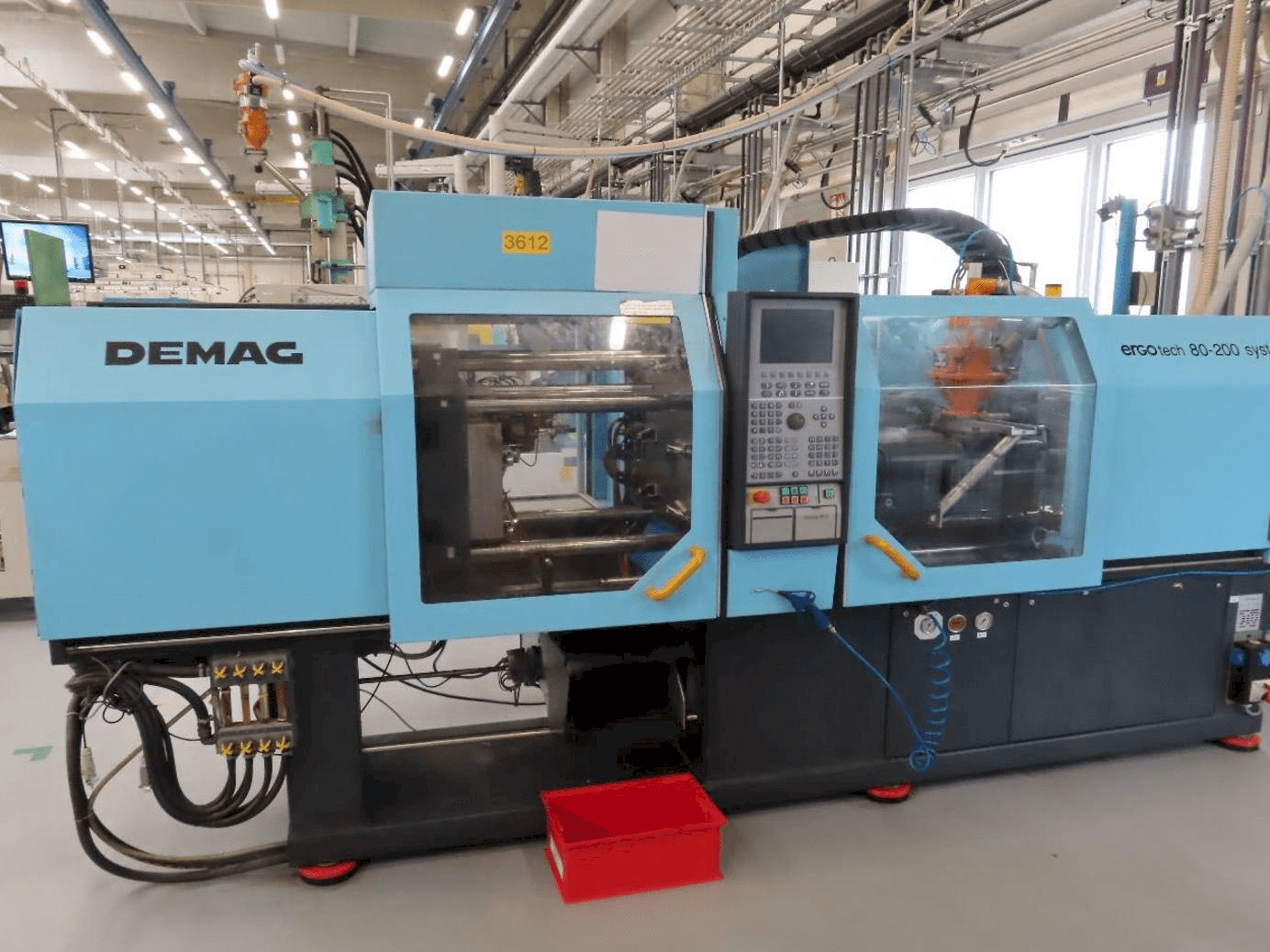 Widok z przodu maszyny DEMAG Ergotech 80-200 System