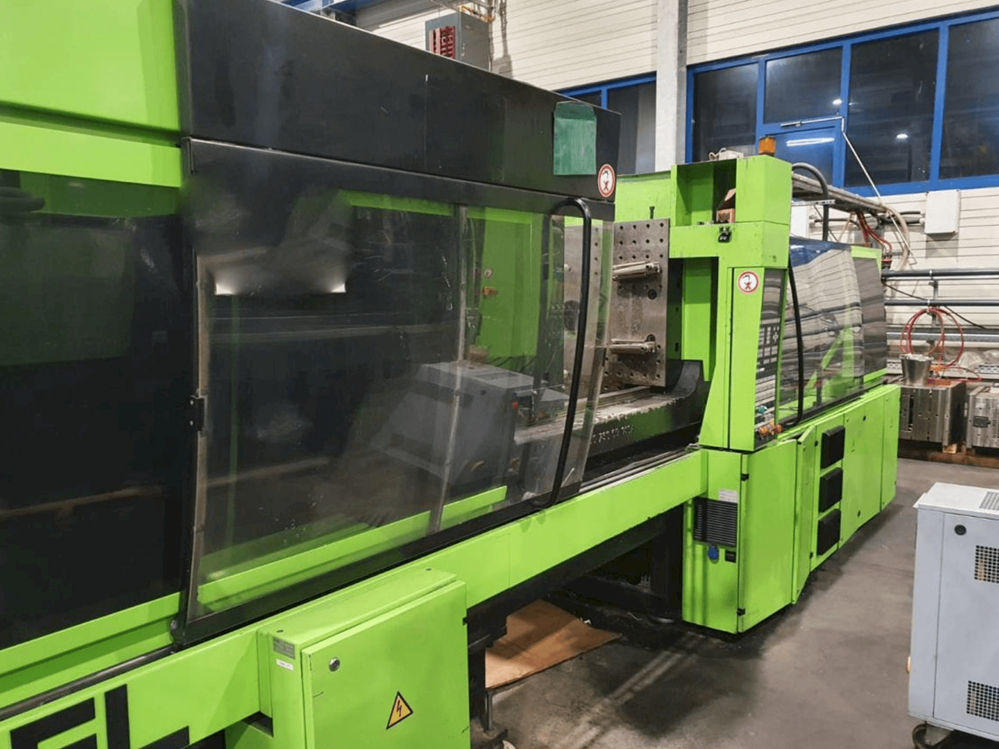 Widok z przodu maszyny ENGEL Es 1350/250 Hl