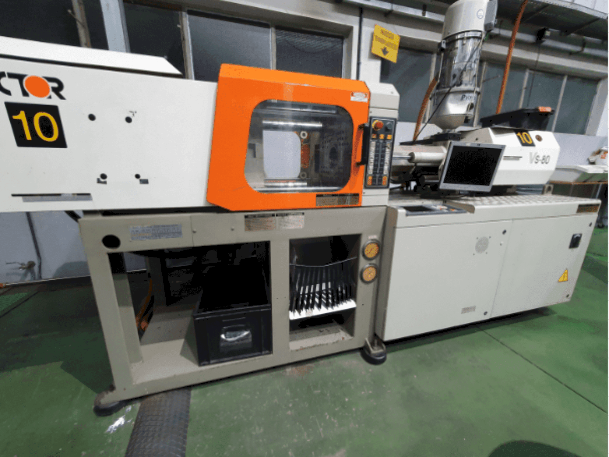 Widok z przodu maszyny Victor VS80