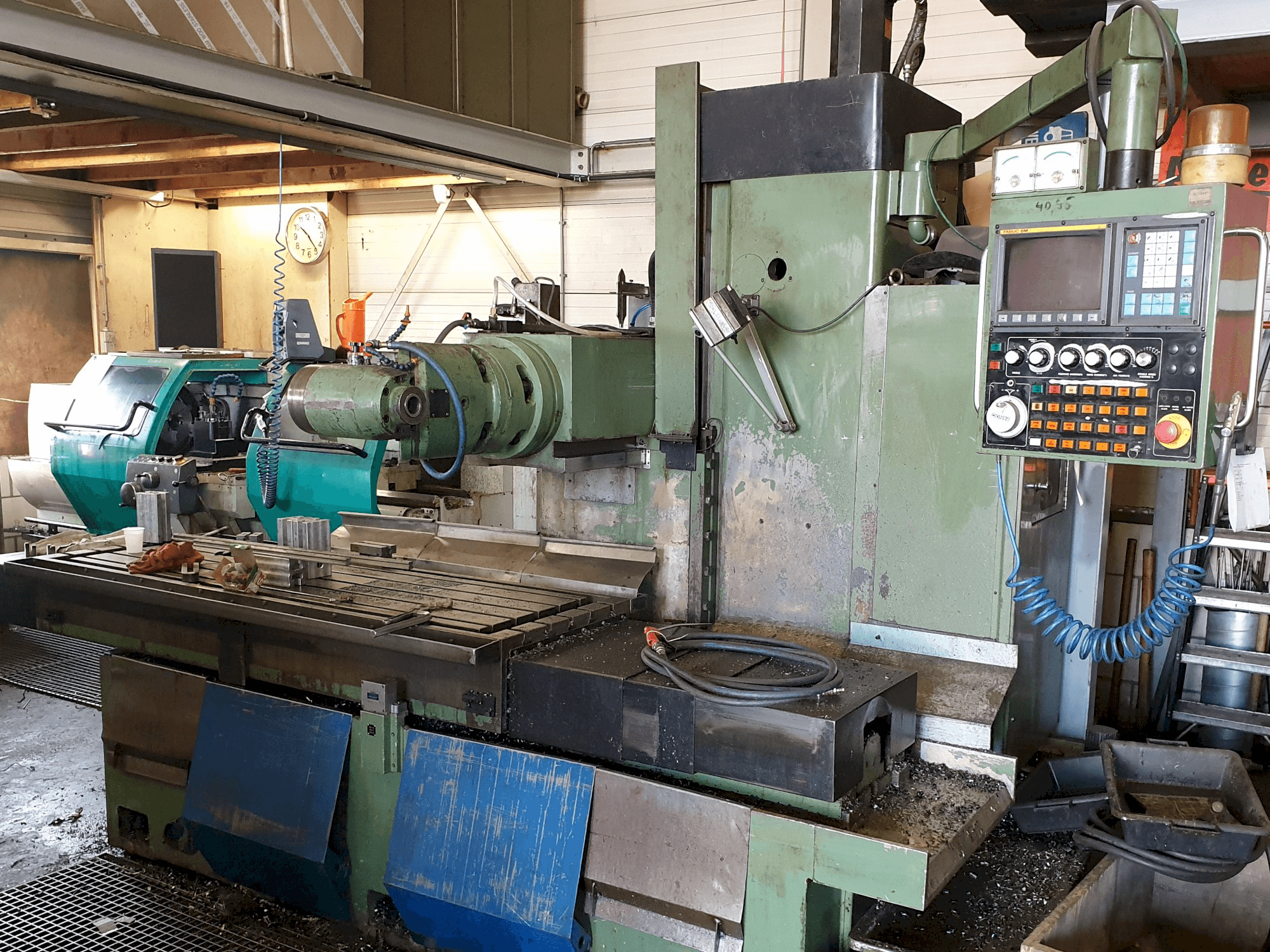 Widok z przodu maszyny YCM X 1800