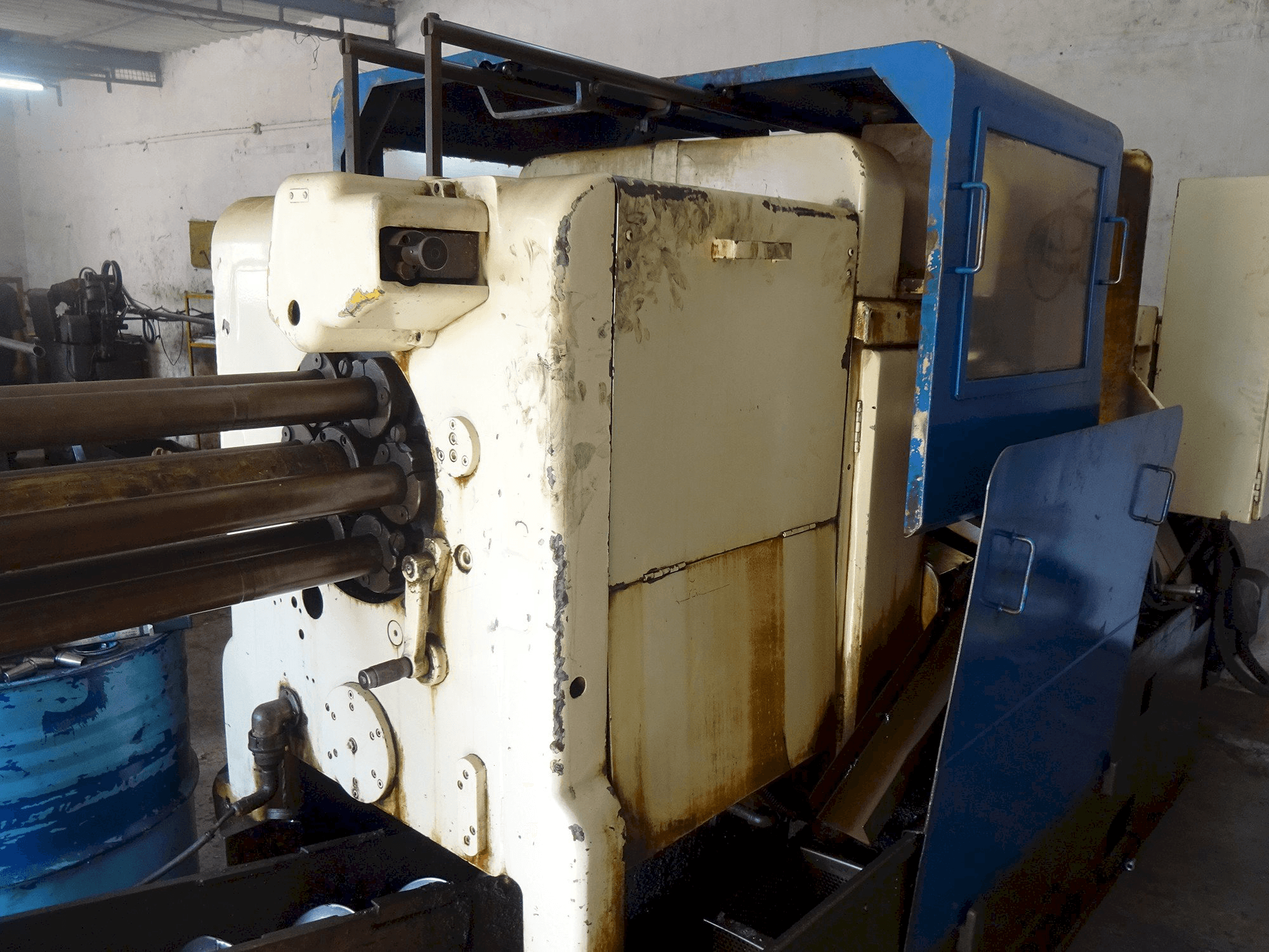 Widok z prawej maszyny Wickman 1"x6