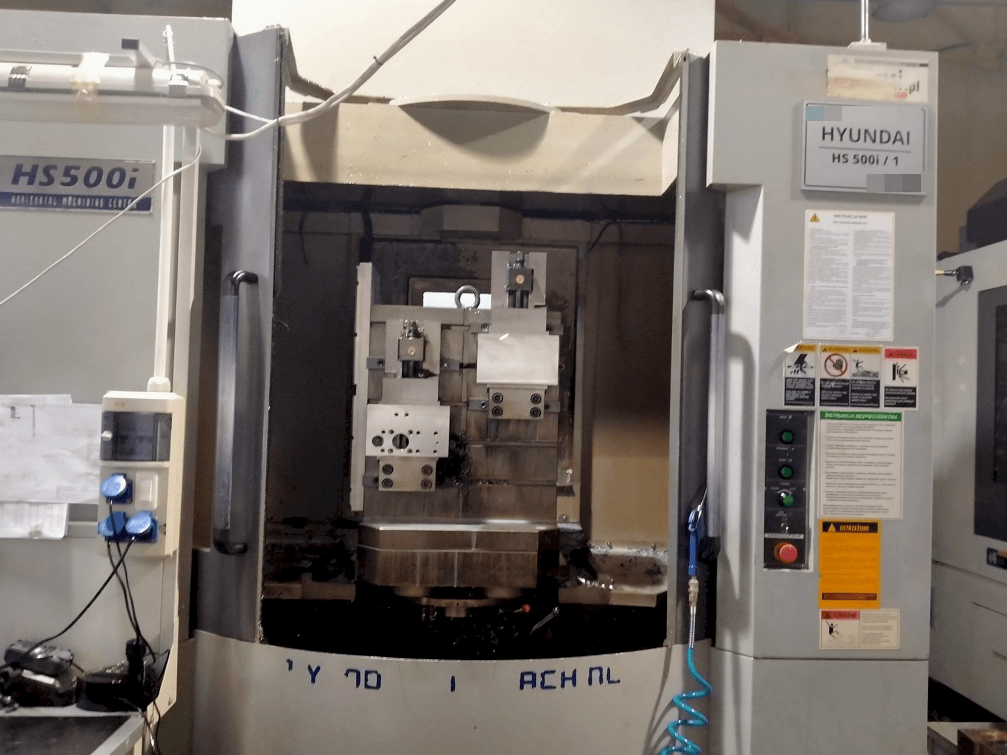 Widok z przodu maszyny Hyundai Kia HS500i