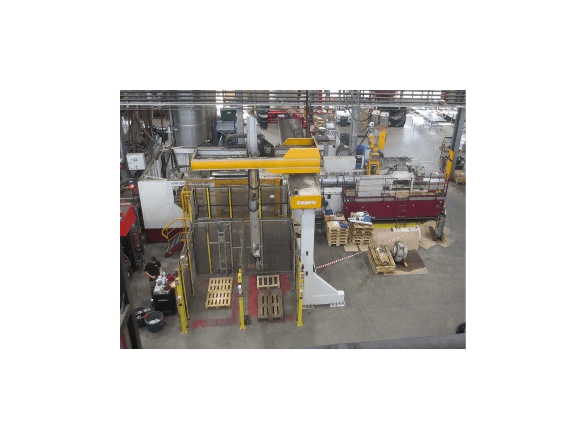 Widok z przodu maszyny Krauss Maffei KM 1600 MC SP 14700