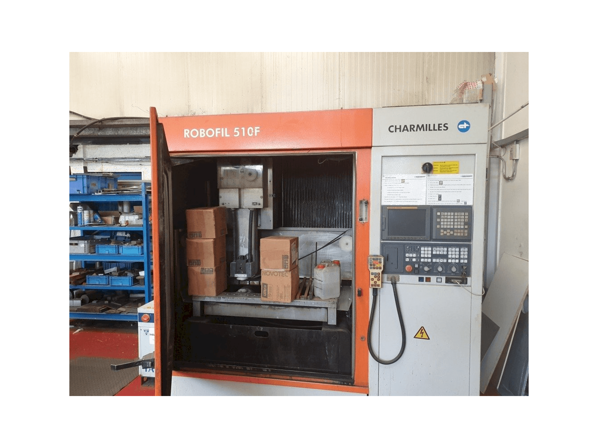 Widok z przodu maszyny CHARMILLES Robofil 510F