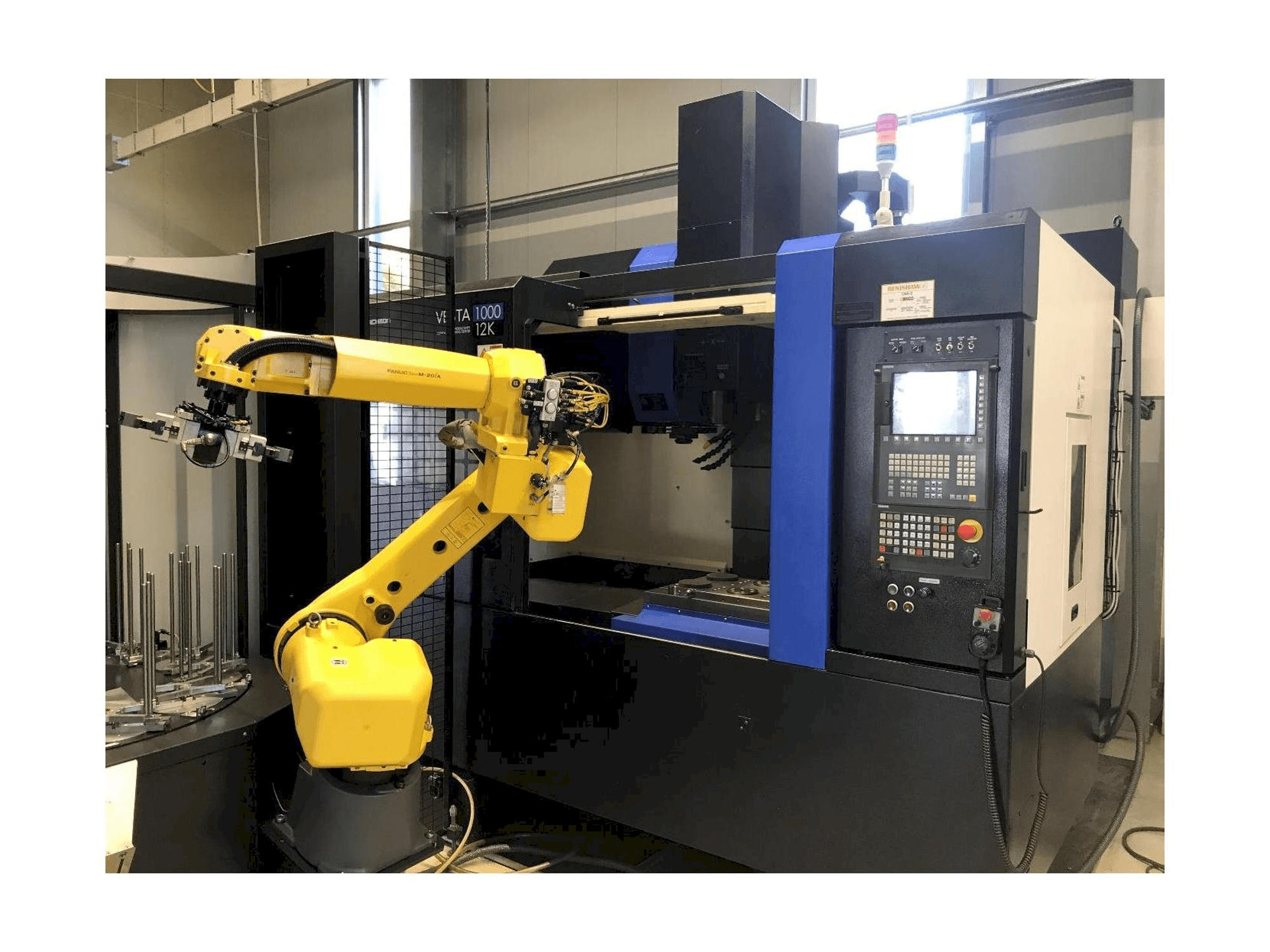 Widok z przodu maszyny HWACHEON Vesta 1000