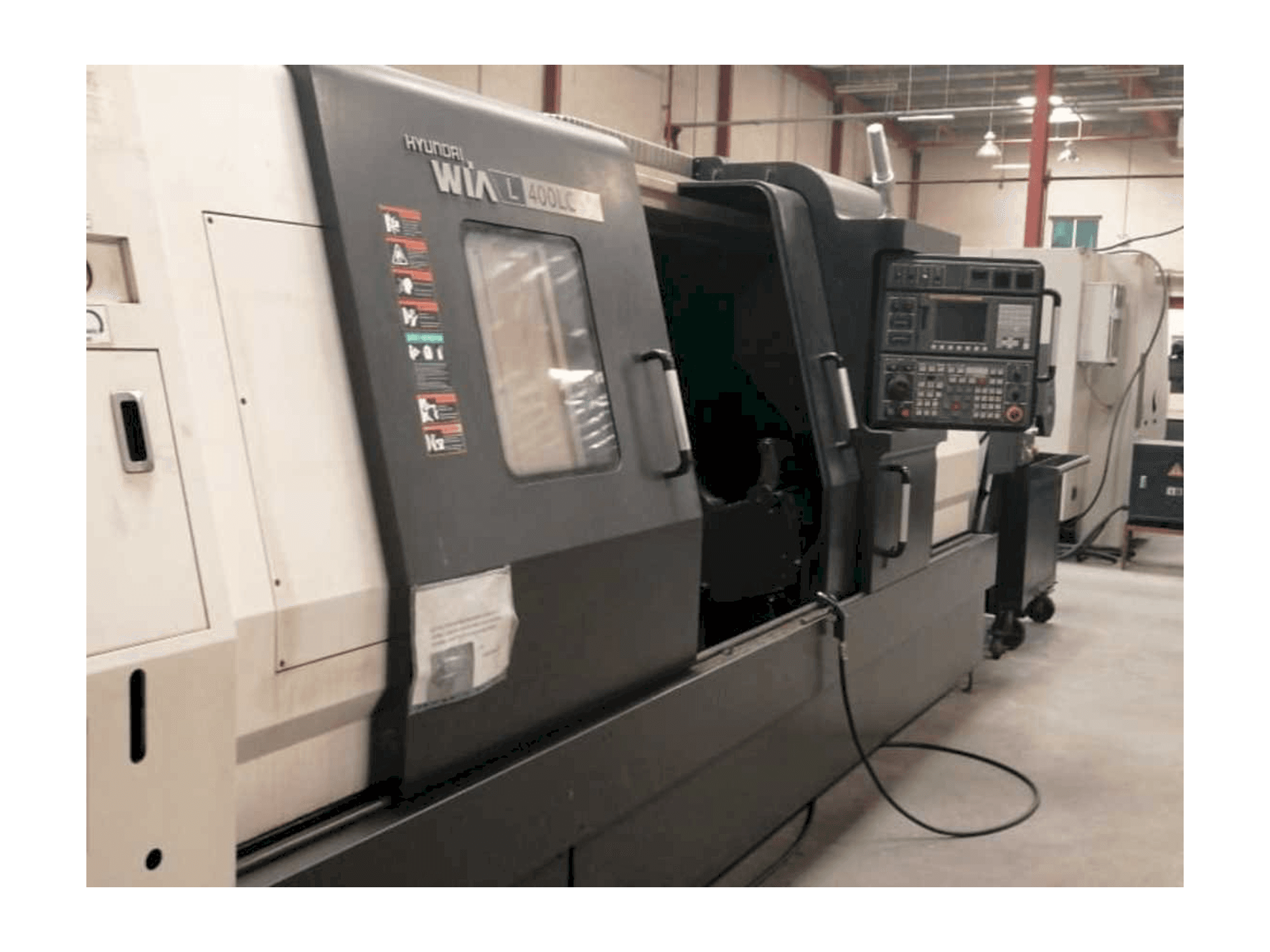 Widok lewej strony maszyny Hyundai Wia L400LC