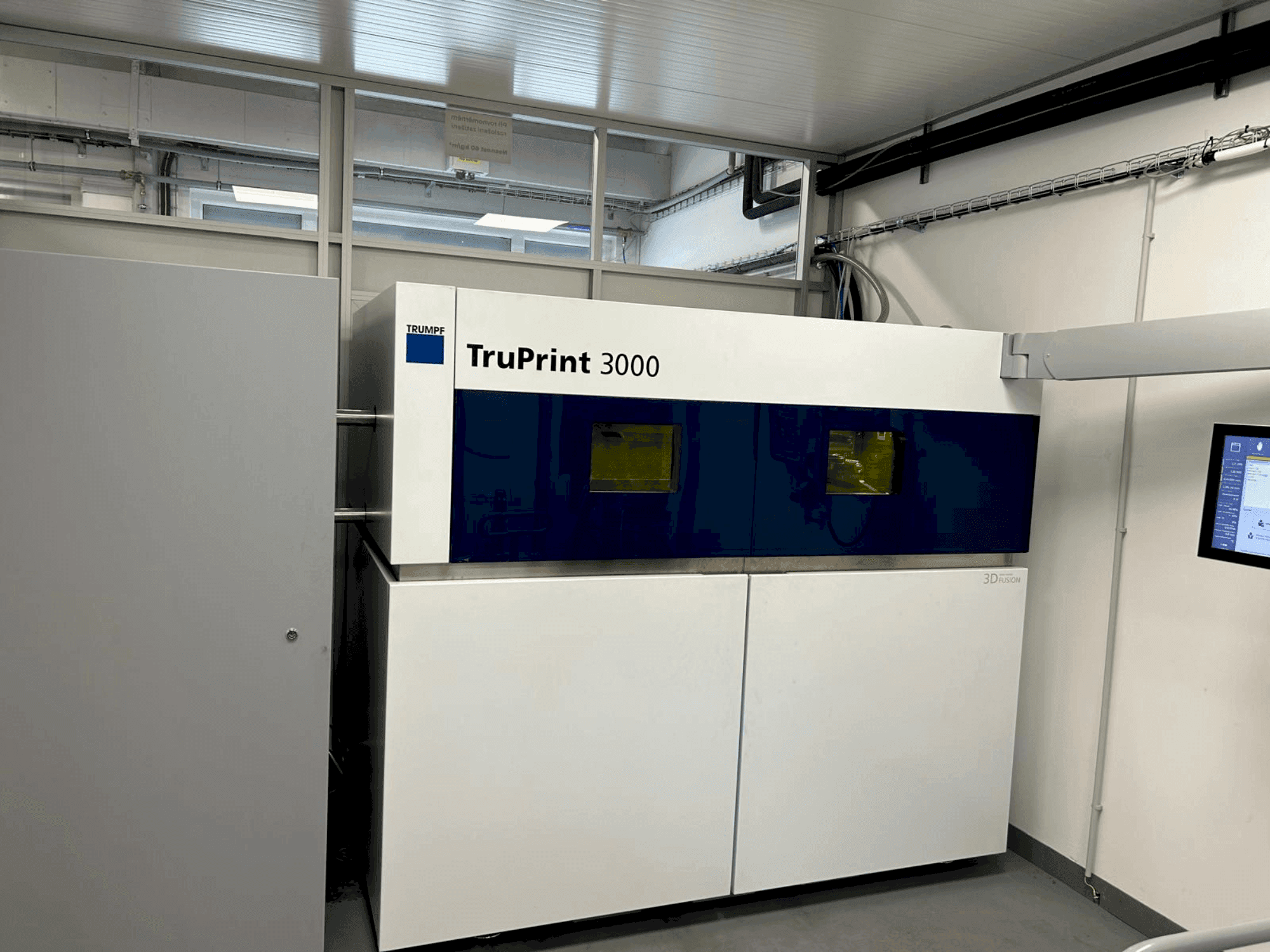 Widok z przodu maszyny TRUMPF TruPrint 3000