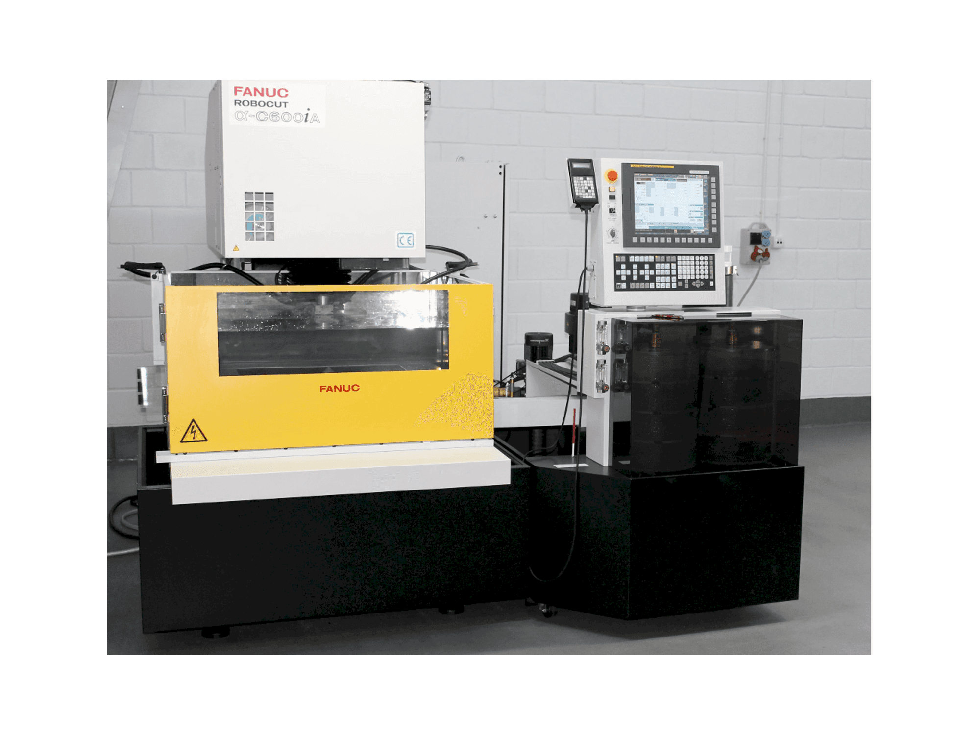 Widok z przodu maszyny FANUC RoboCut Alfa C600iA