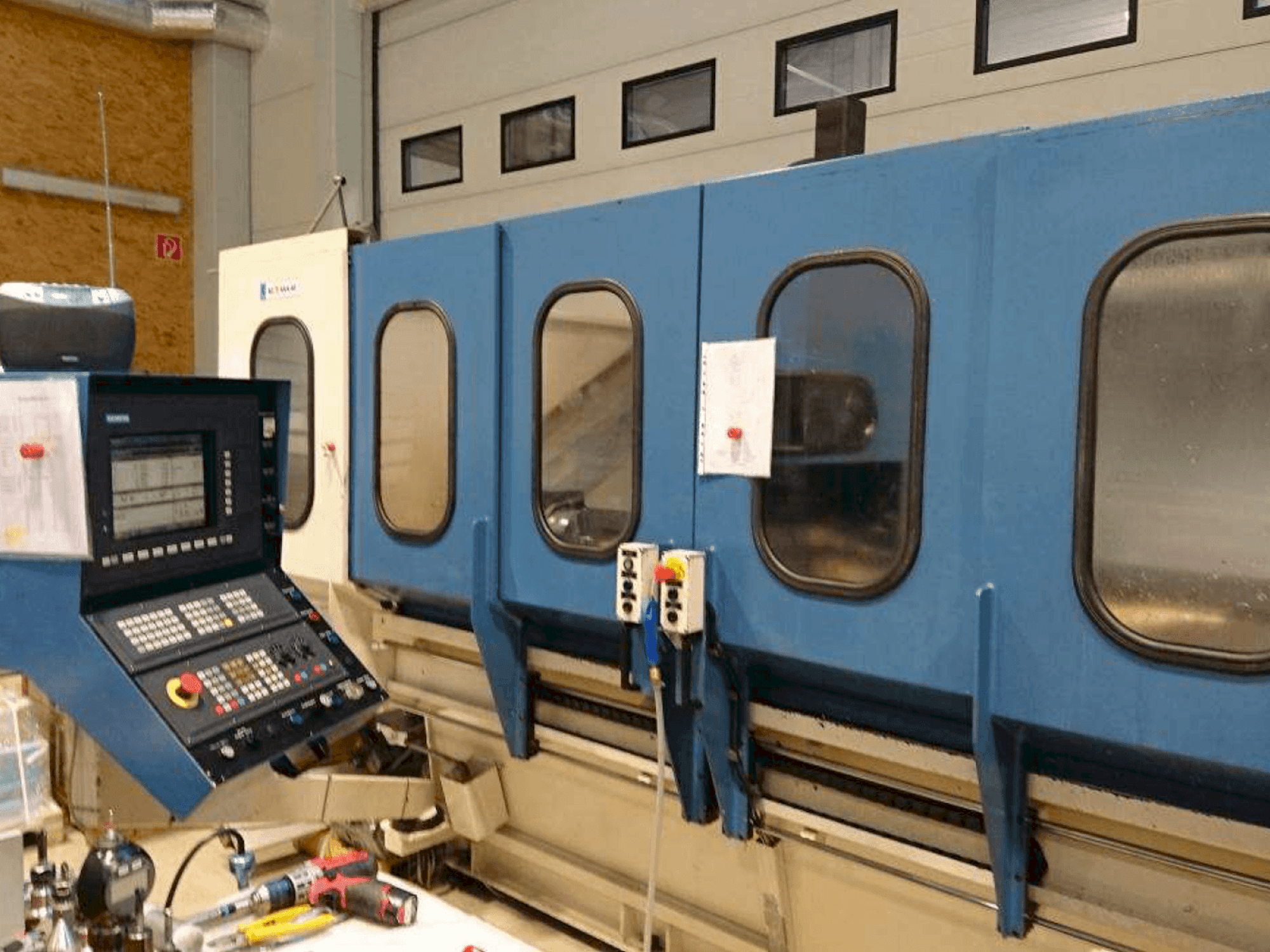 Widok z przodu maszyny AXA VSC 2-M