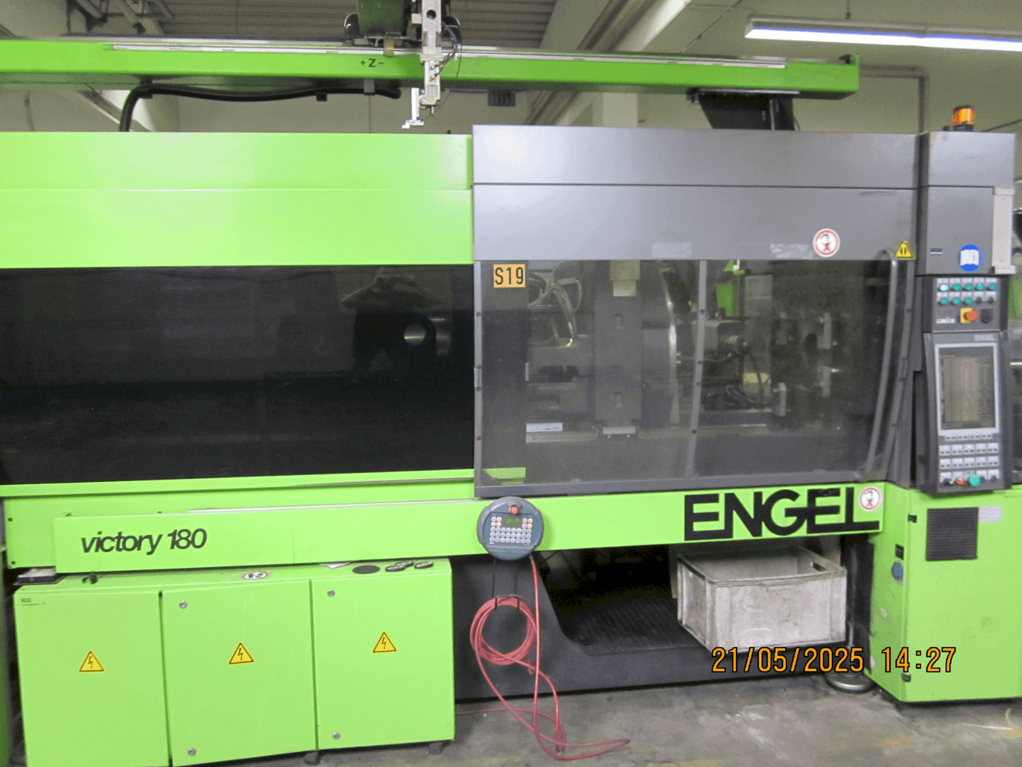 Widok z przodu maszyny Engel VC 330H/200el/180 Combi