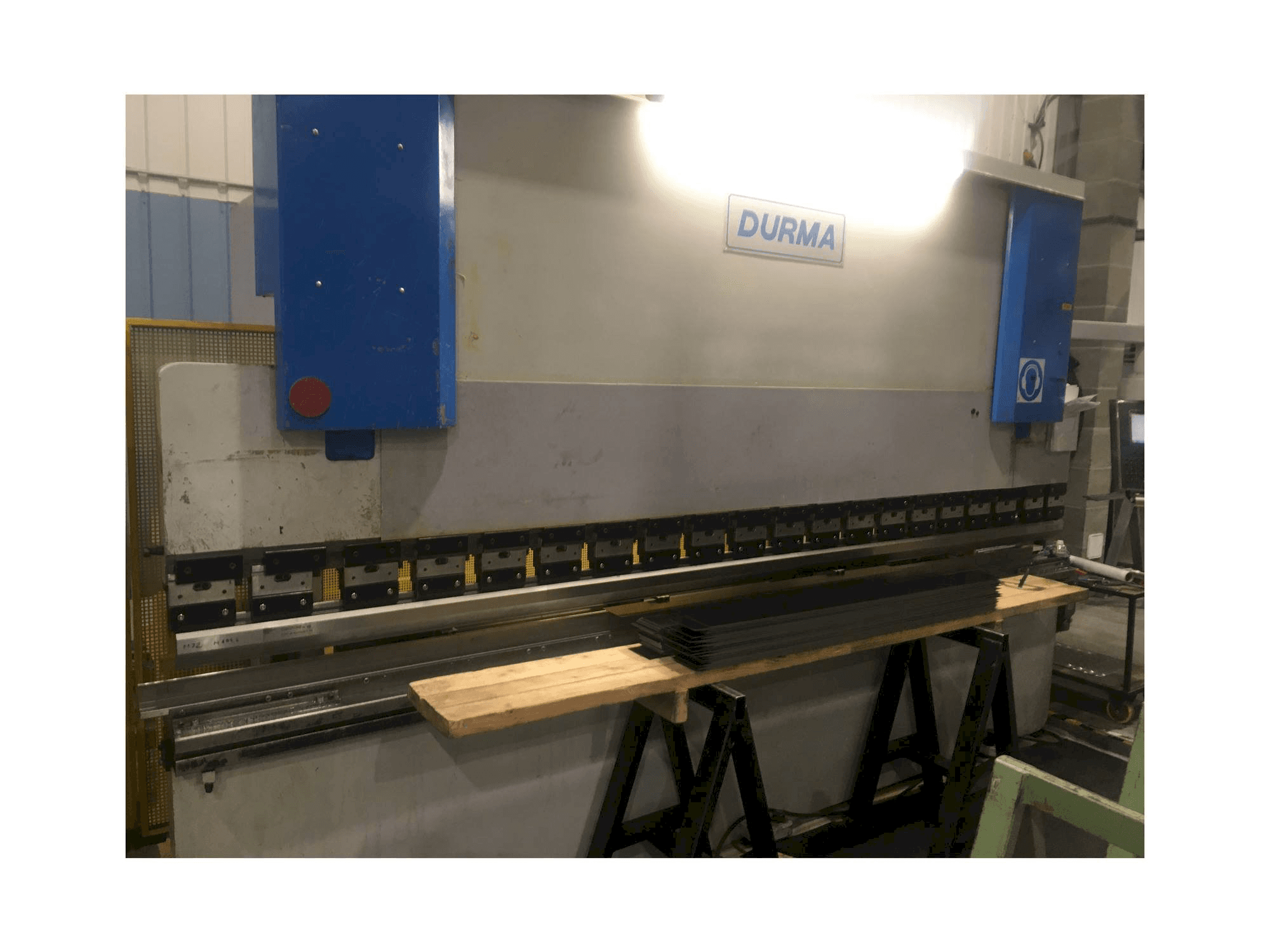 Widok z przodu maszyny Durma CNC HAP 40160 175-4000