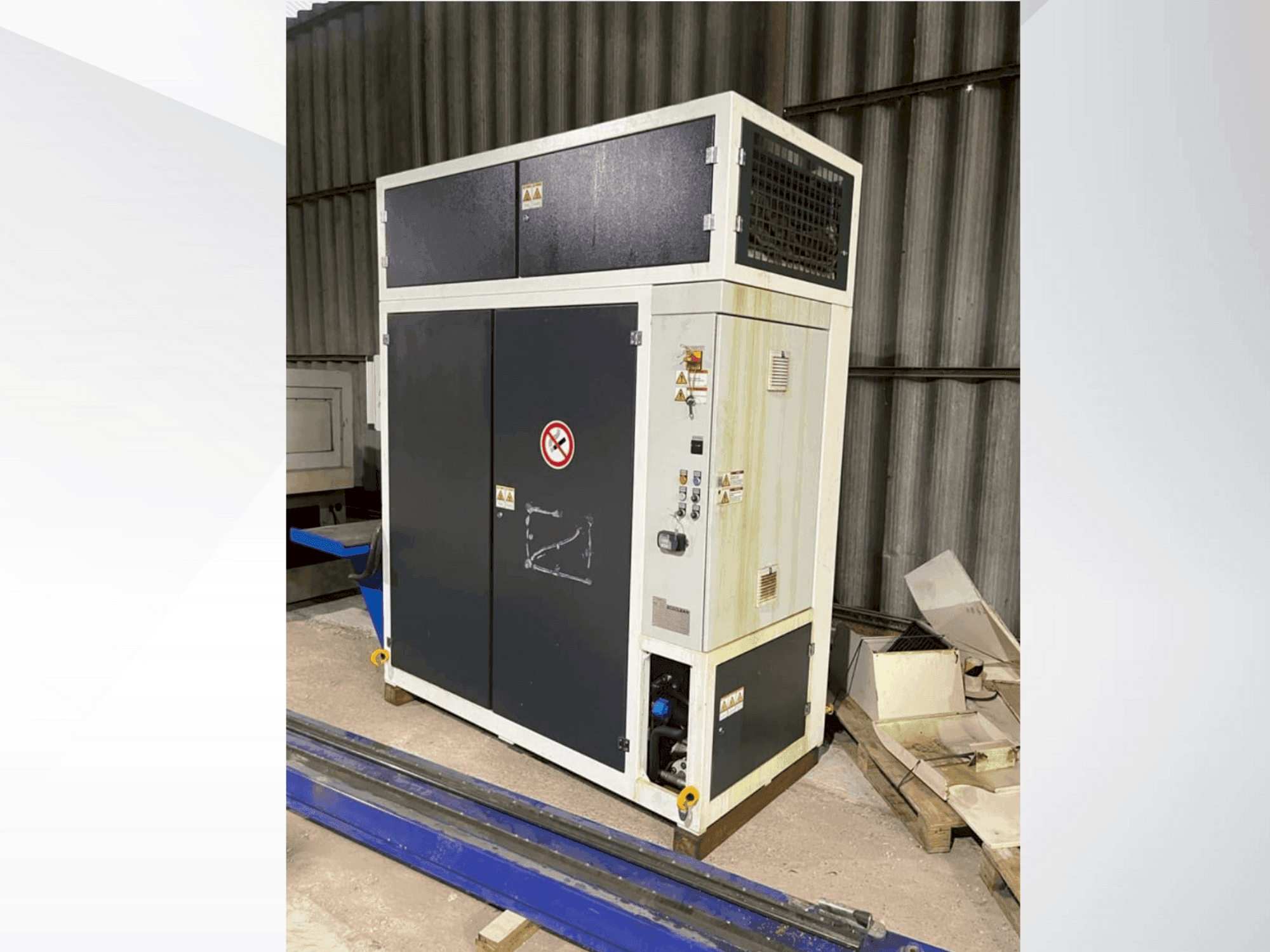 Widok z przodu maszyny DÜRR Ecoclean Minio 85c (2019)