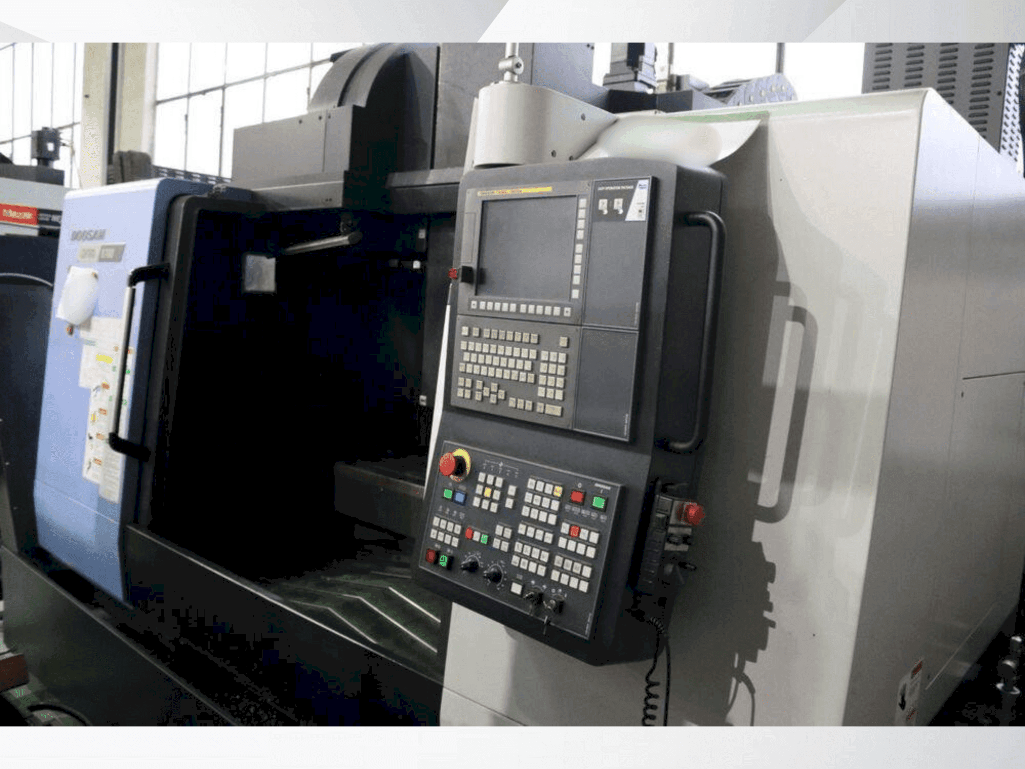 Widok z przodu maszyny DOOSAN DNM 6700