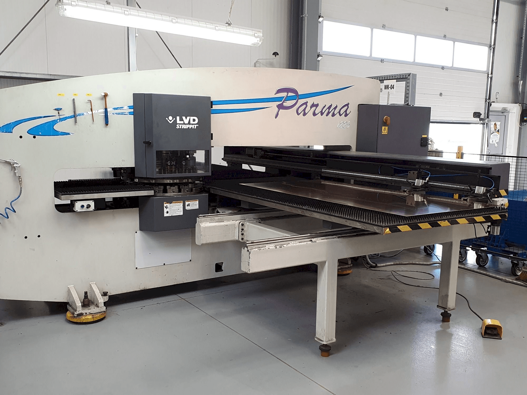 Widok z przodu maszyny LVD PARMA 1225 TK