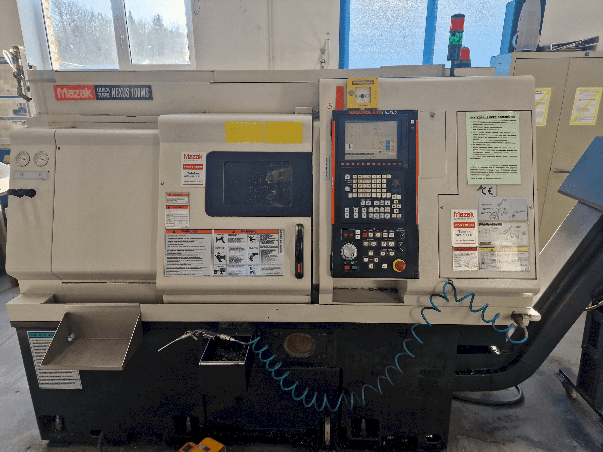 Widok z przodu maszyny Mazak QTN-100MS