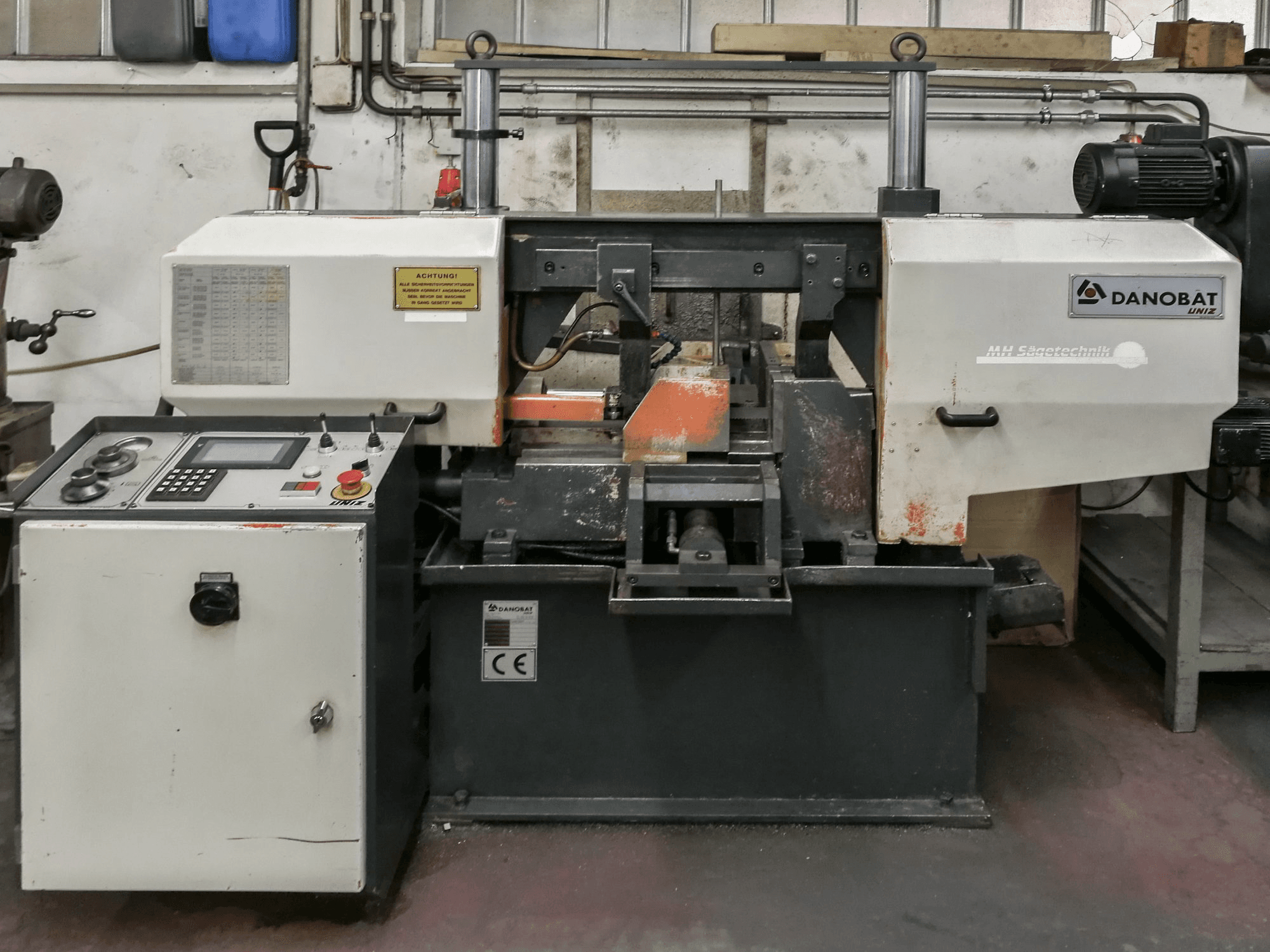 Widok z przodu maszyny DANOBAT CR-260A