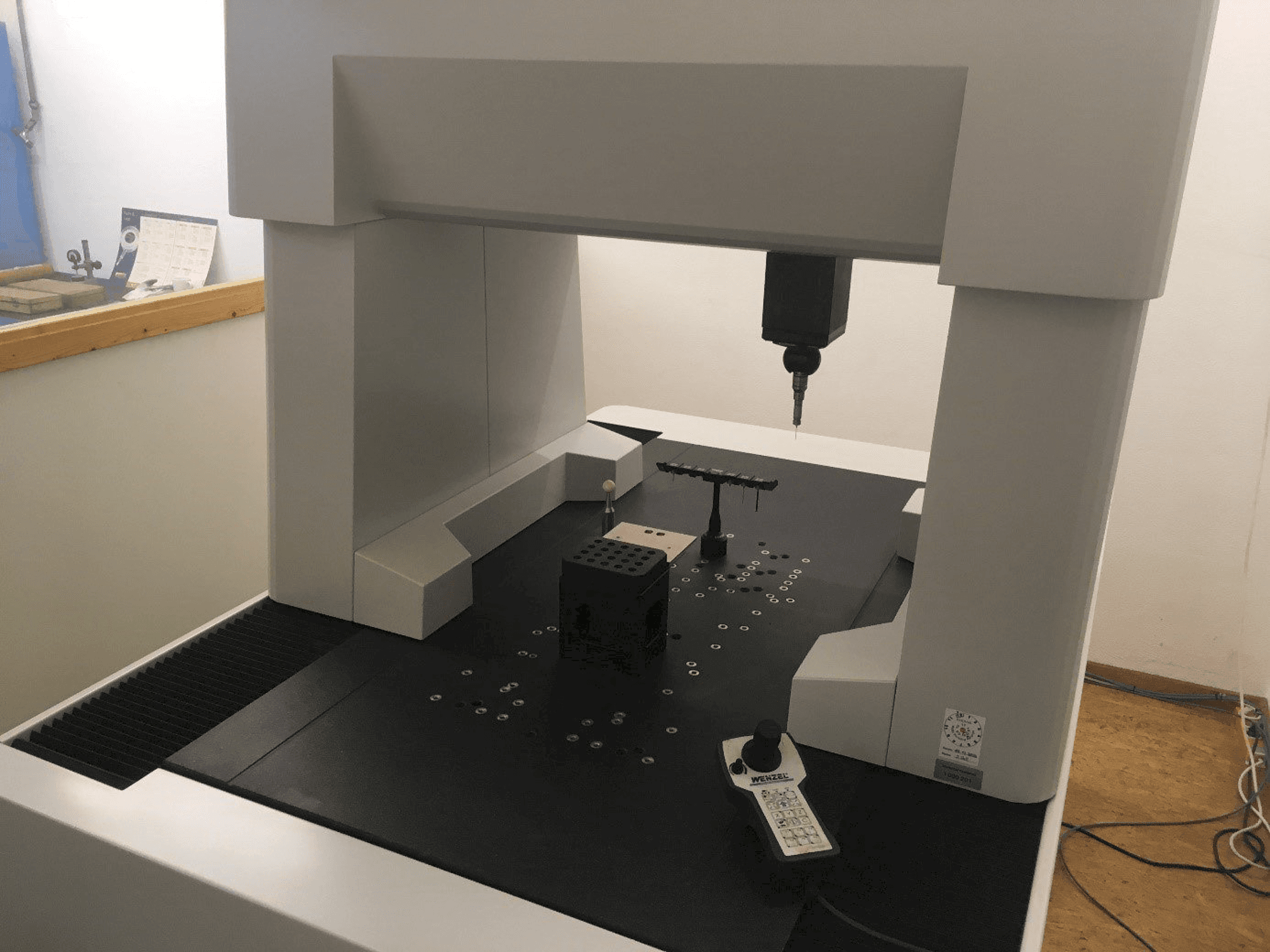 Widok z przodu maszyny EROWA PreSet Qi