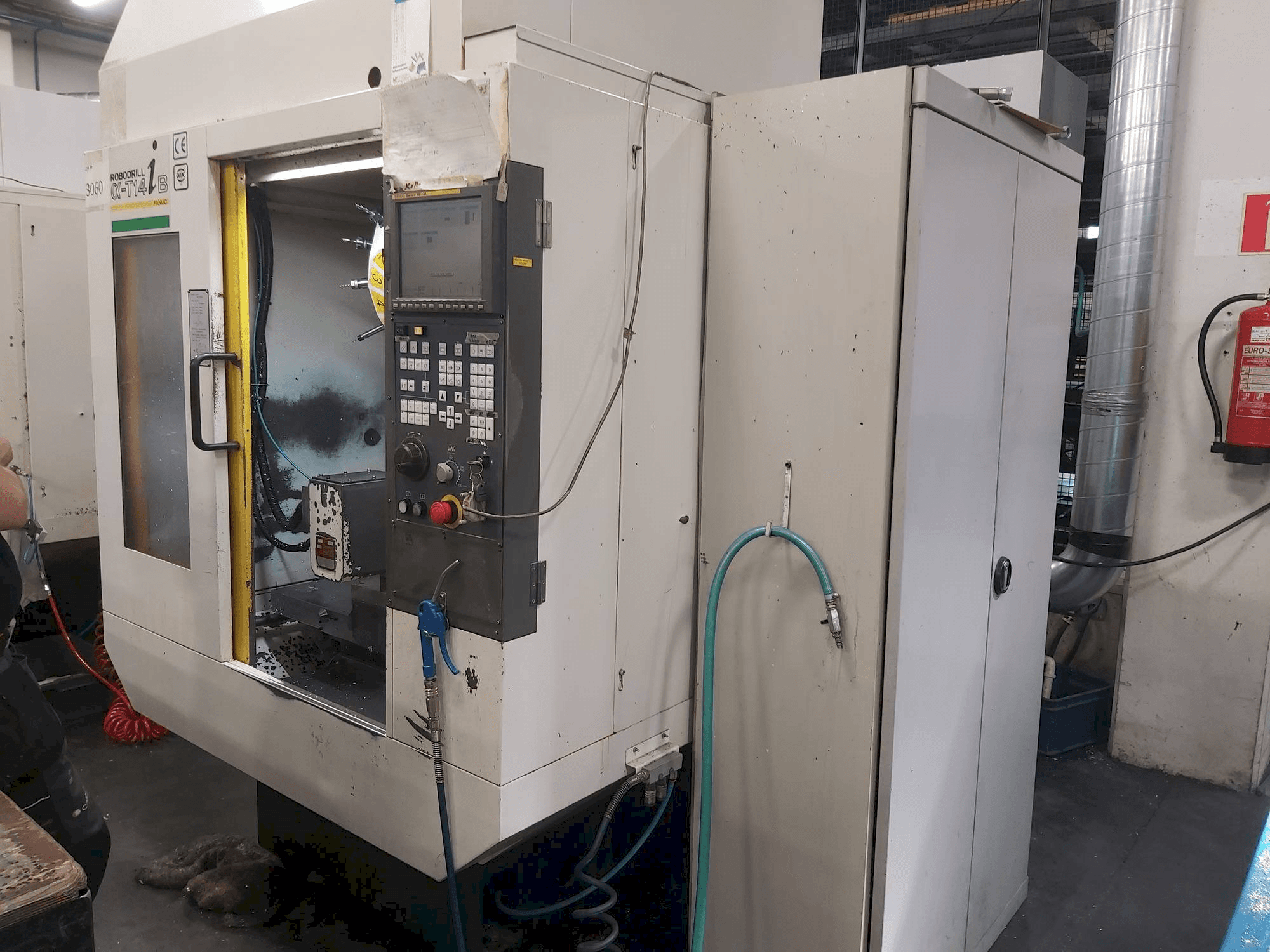 Widok z przodu maszyny FANUC Robodrill Alpha T14iB