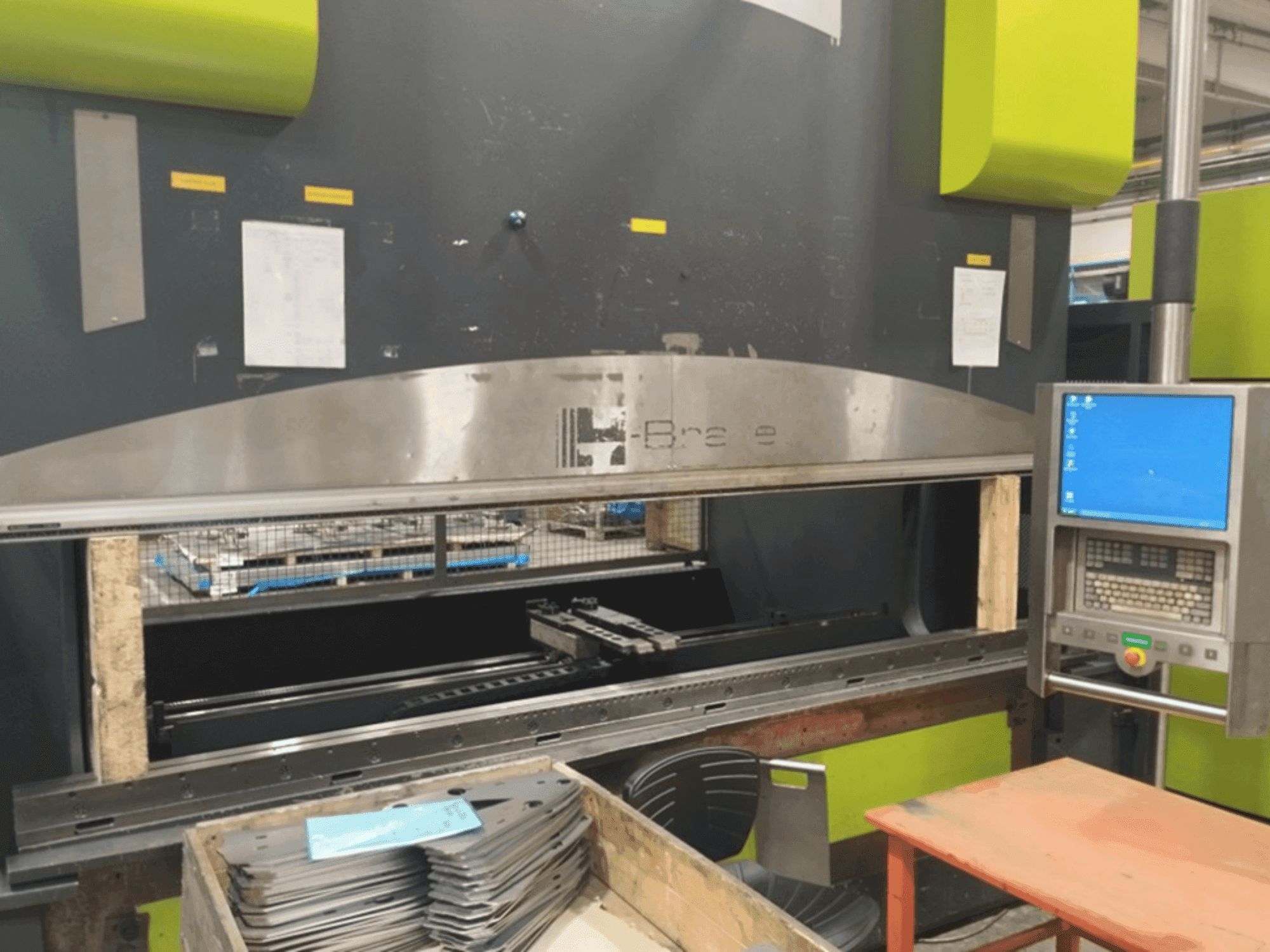 Widok z przodu maszyny Safan SAFAN H-BRAKE 240-3100