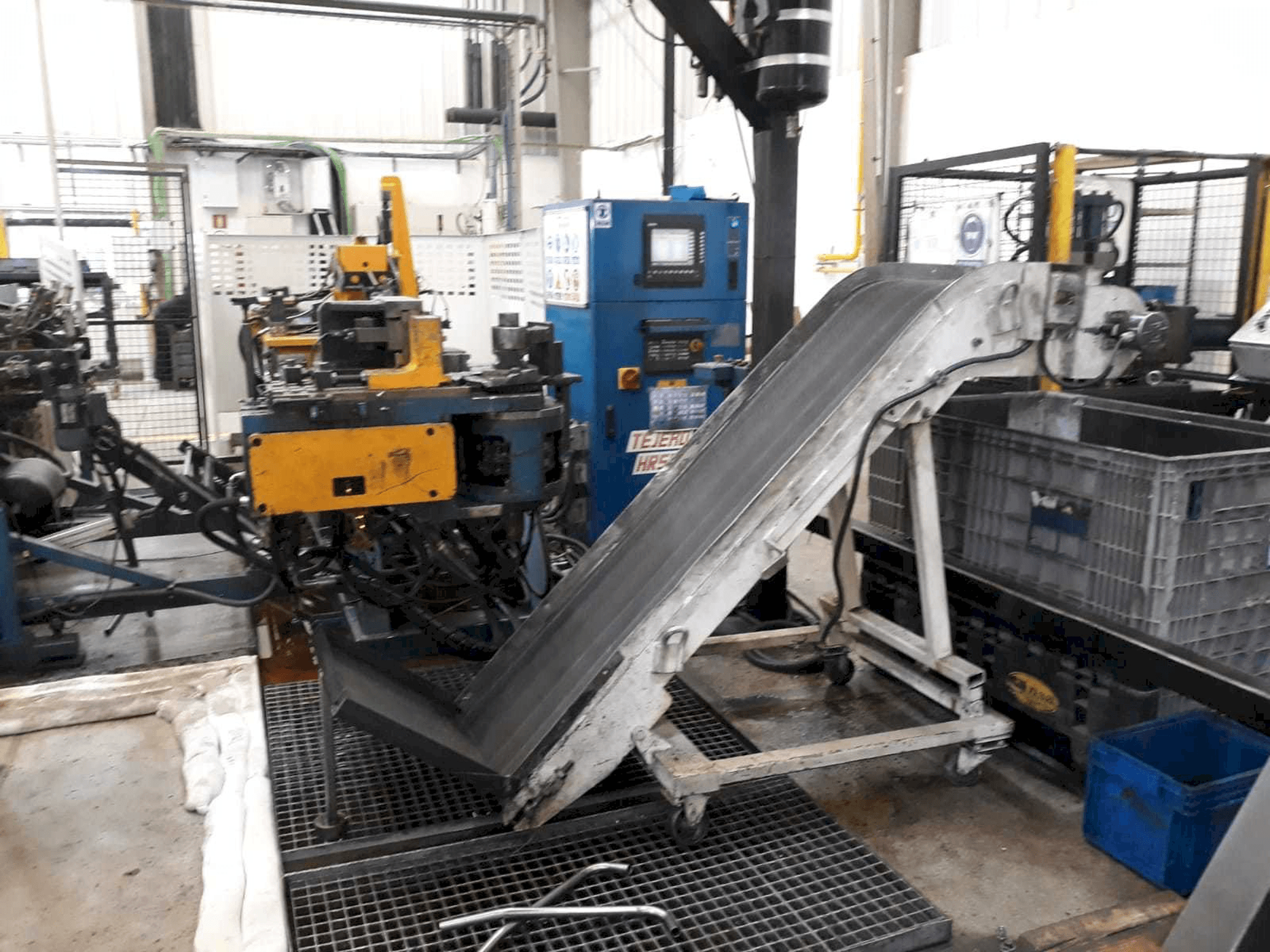 Widok z przodu maszyny Tejero HR-50-CNC
