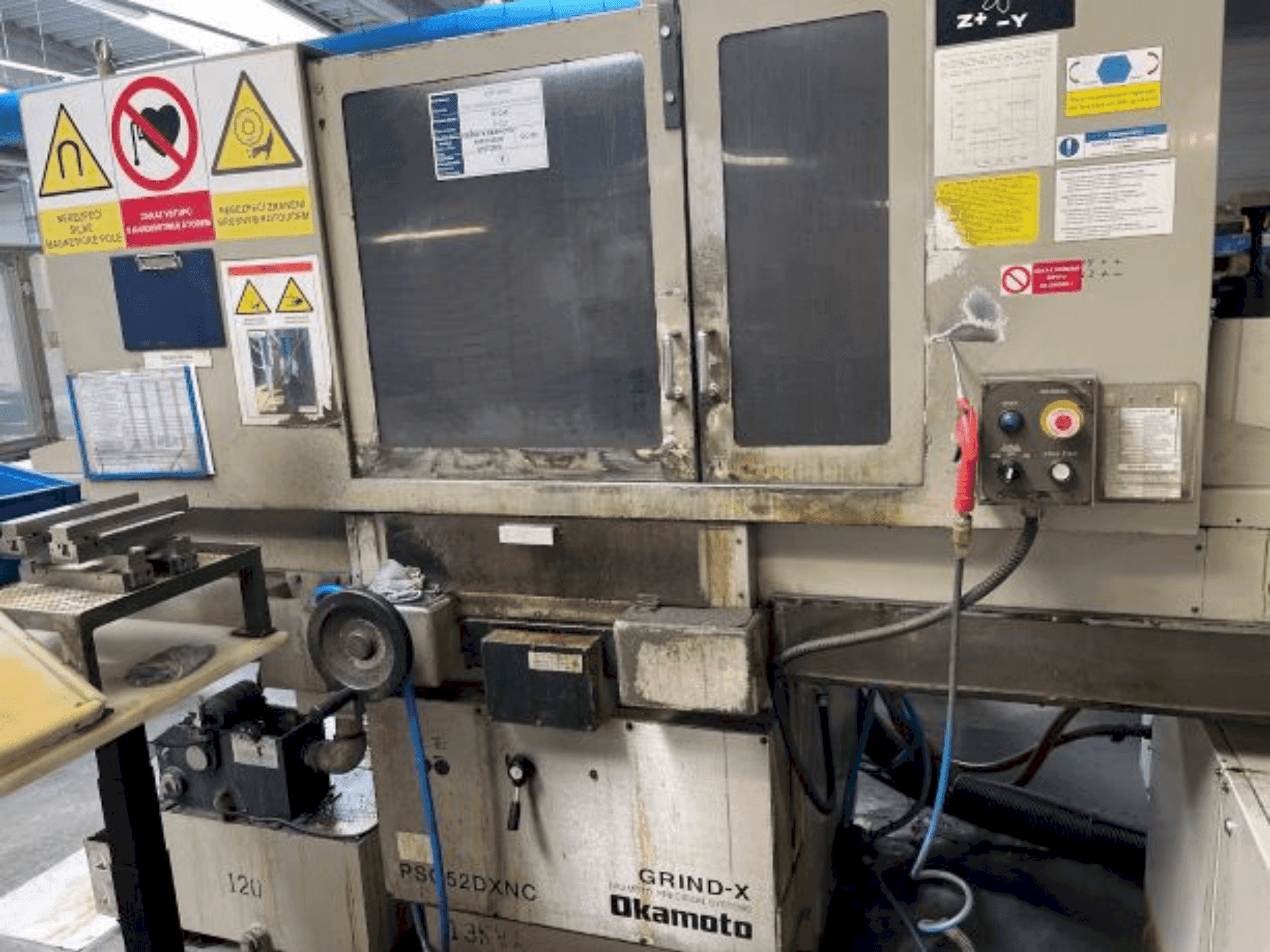Widok z przodu maszyny OKAMOTO PSG-52DXNC