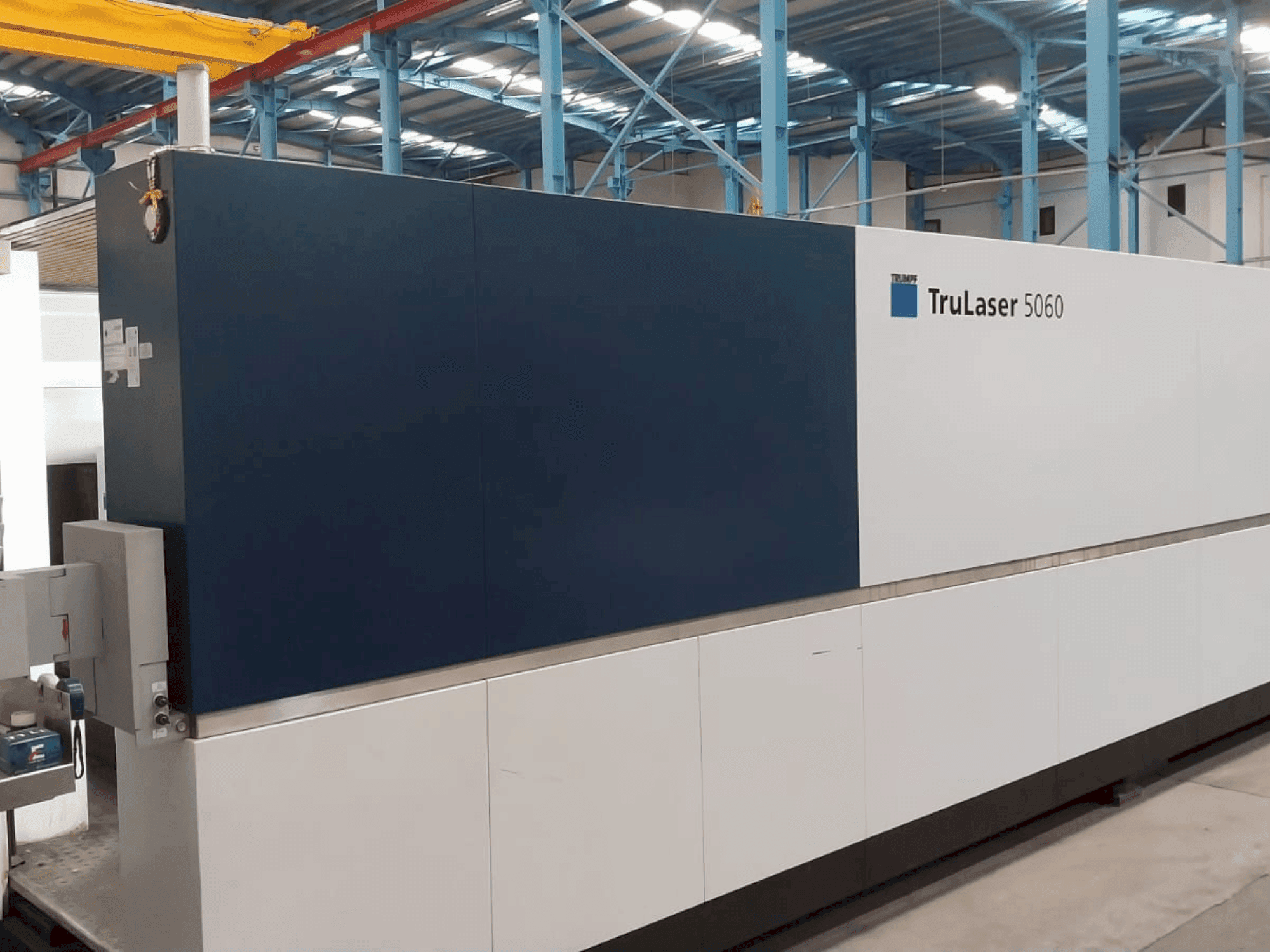 Widok z przodu maszyny TRUMPF TruLaser 5060 Fiber 10 kW