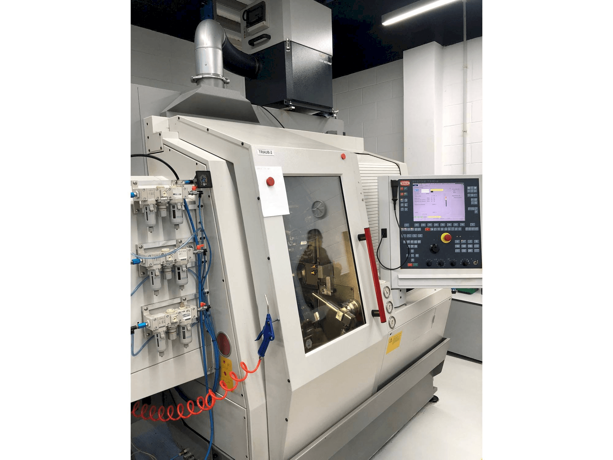 Widok lewej strony maszyny TRAUB TNL 18