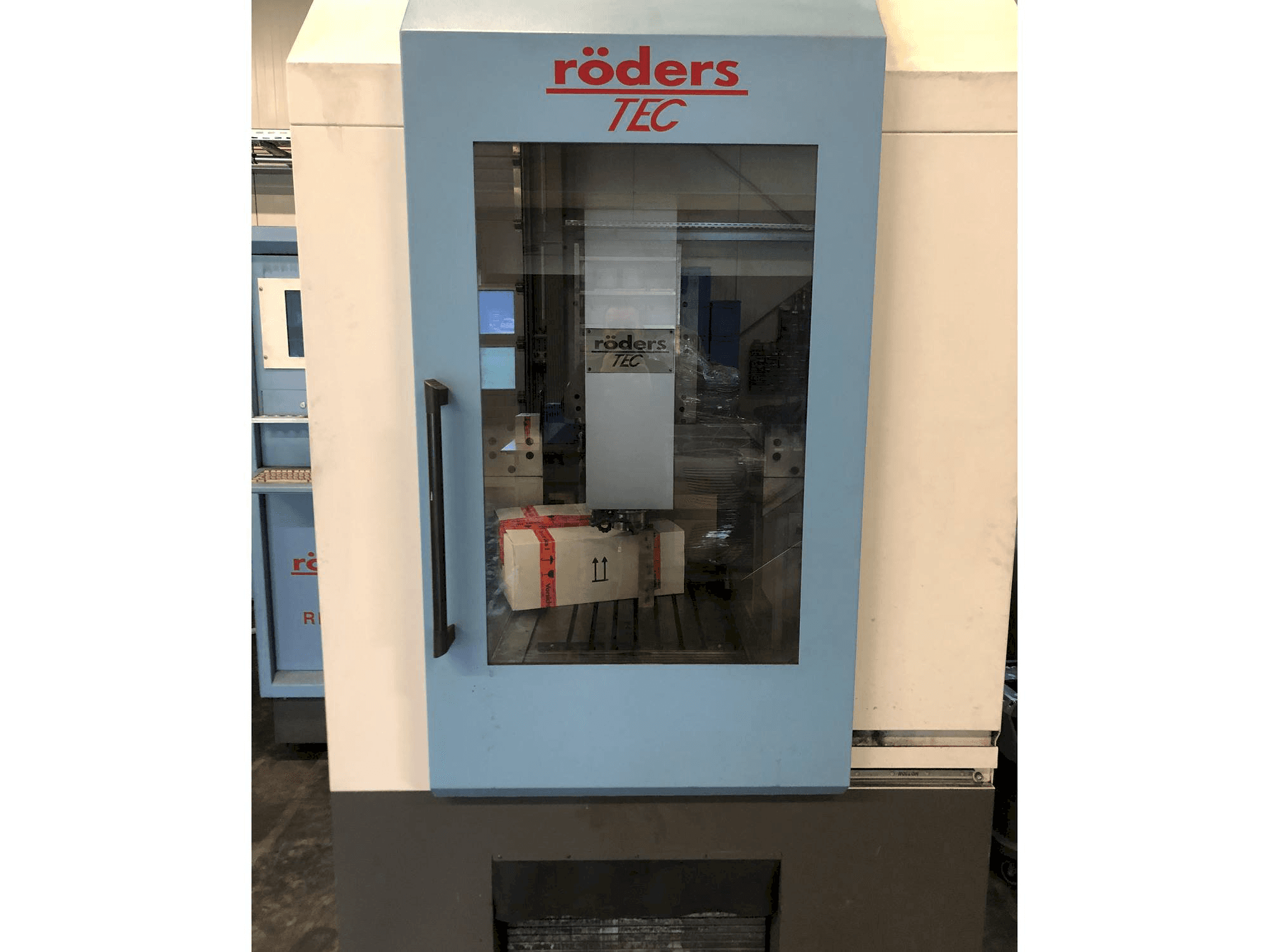Widok z przodu maszyny RÖDERS 600 RFM-2