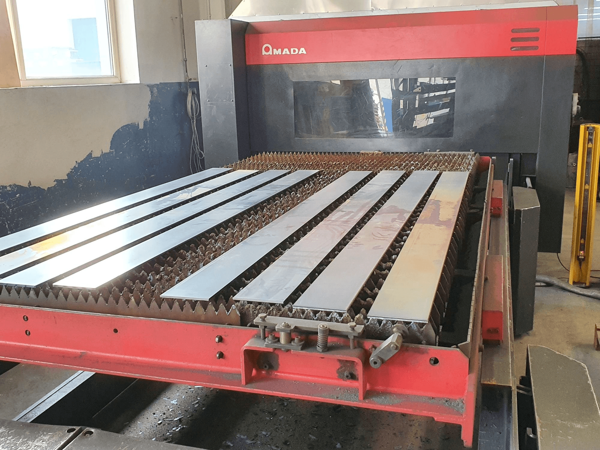 Widok z przodu maszyny AMADA FO-3015 MII NT CI