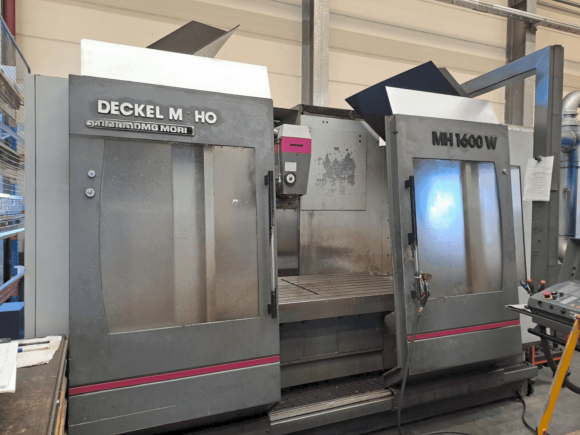 Widok z przodu maszyny DECKEL MAHO MH 1600 W