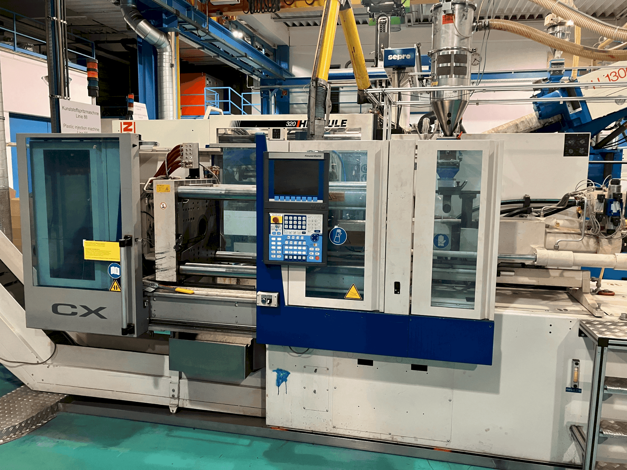 Widok z przodu maszyny Krauss Maffei 65-180 CX