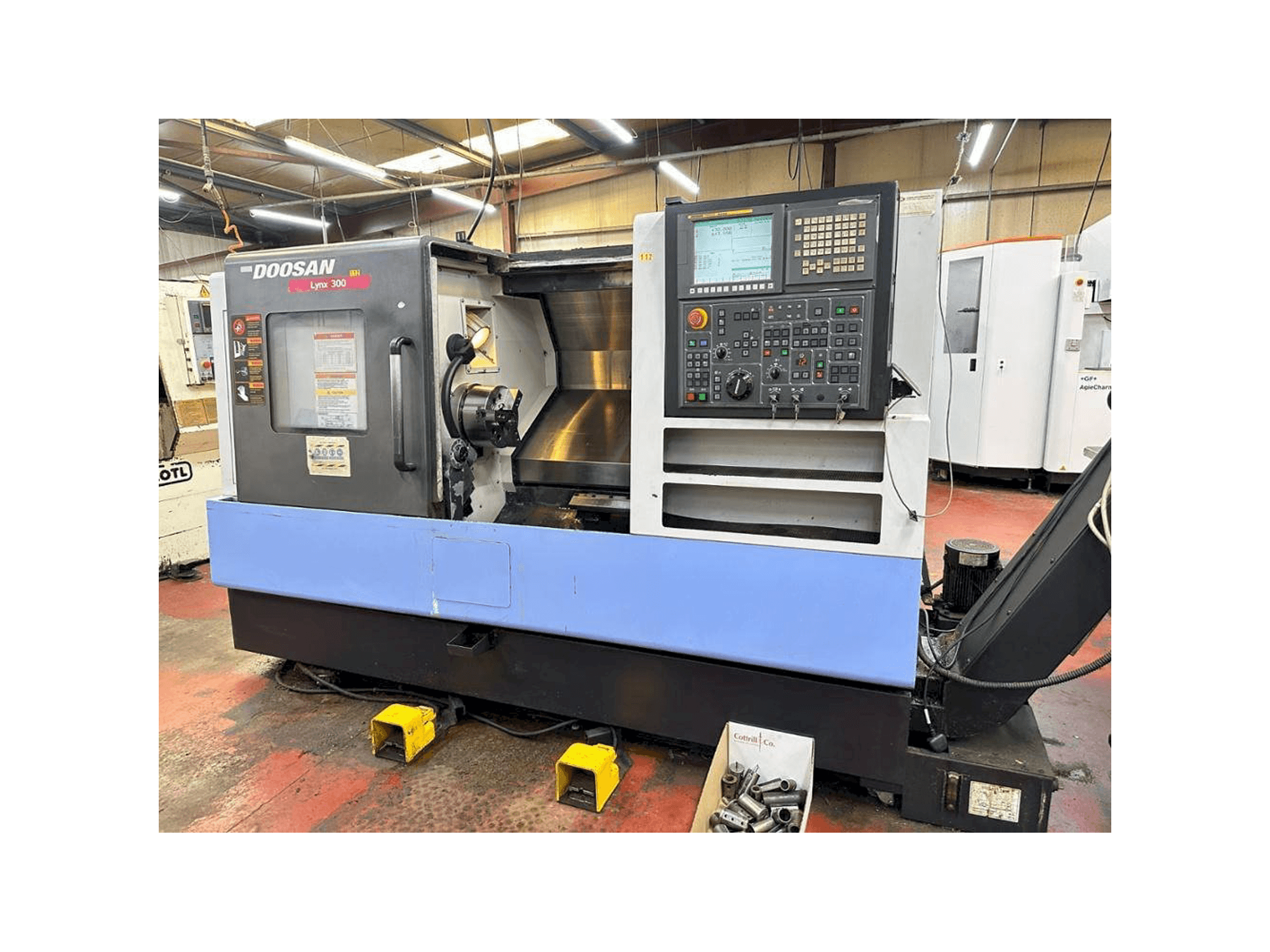 Widok z przodu maszyny Doosan Lynx 300