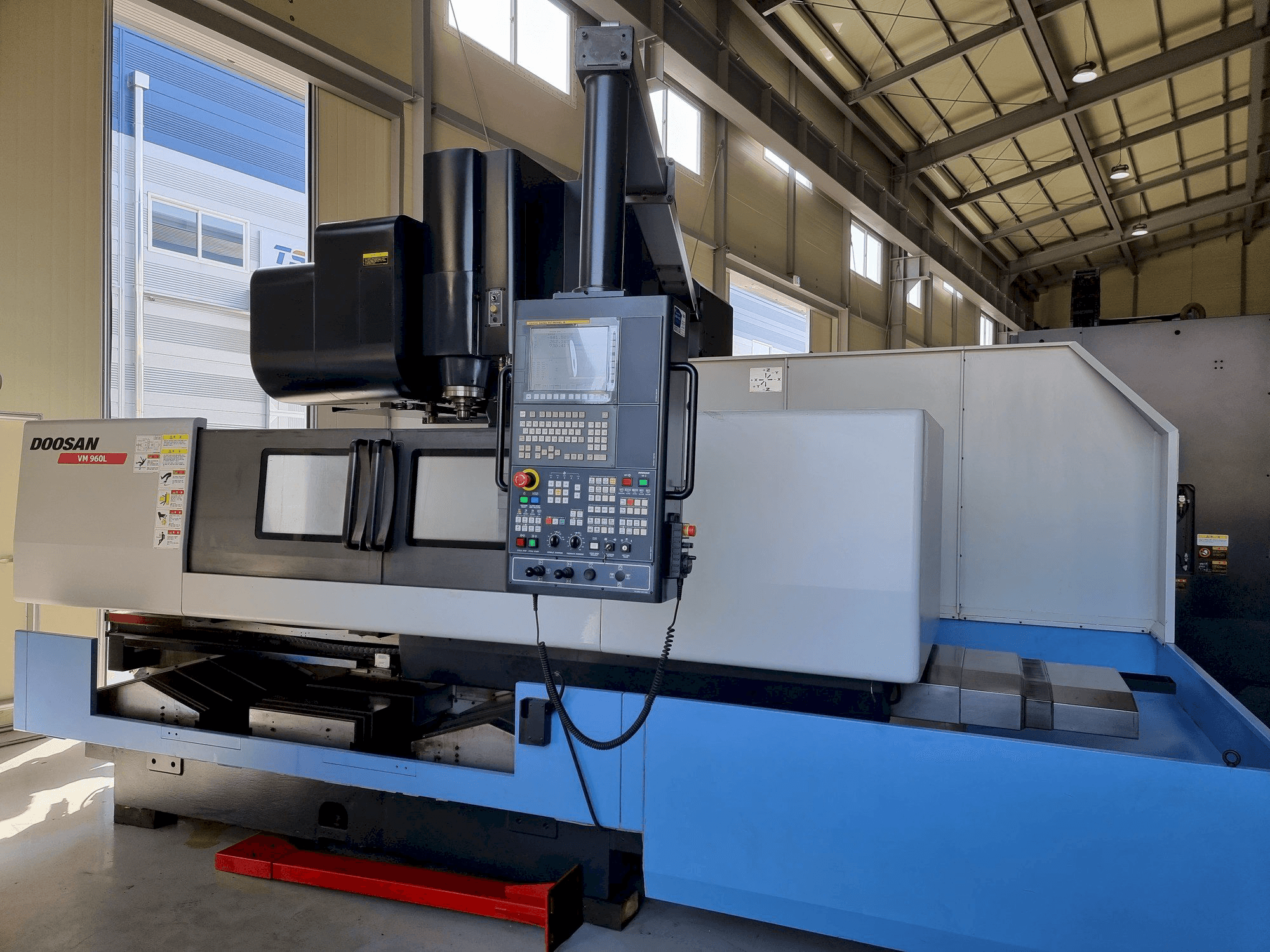 Widok z przodu maszyny Doosan VM 960L