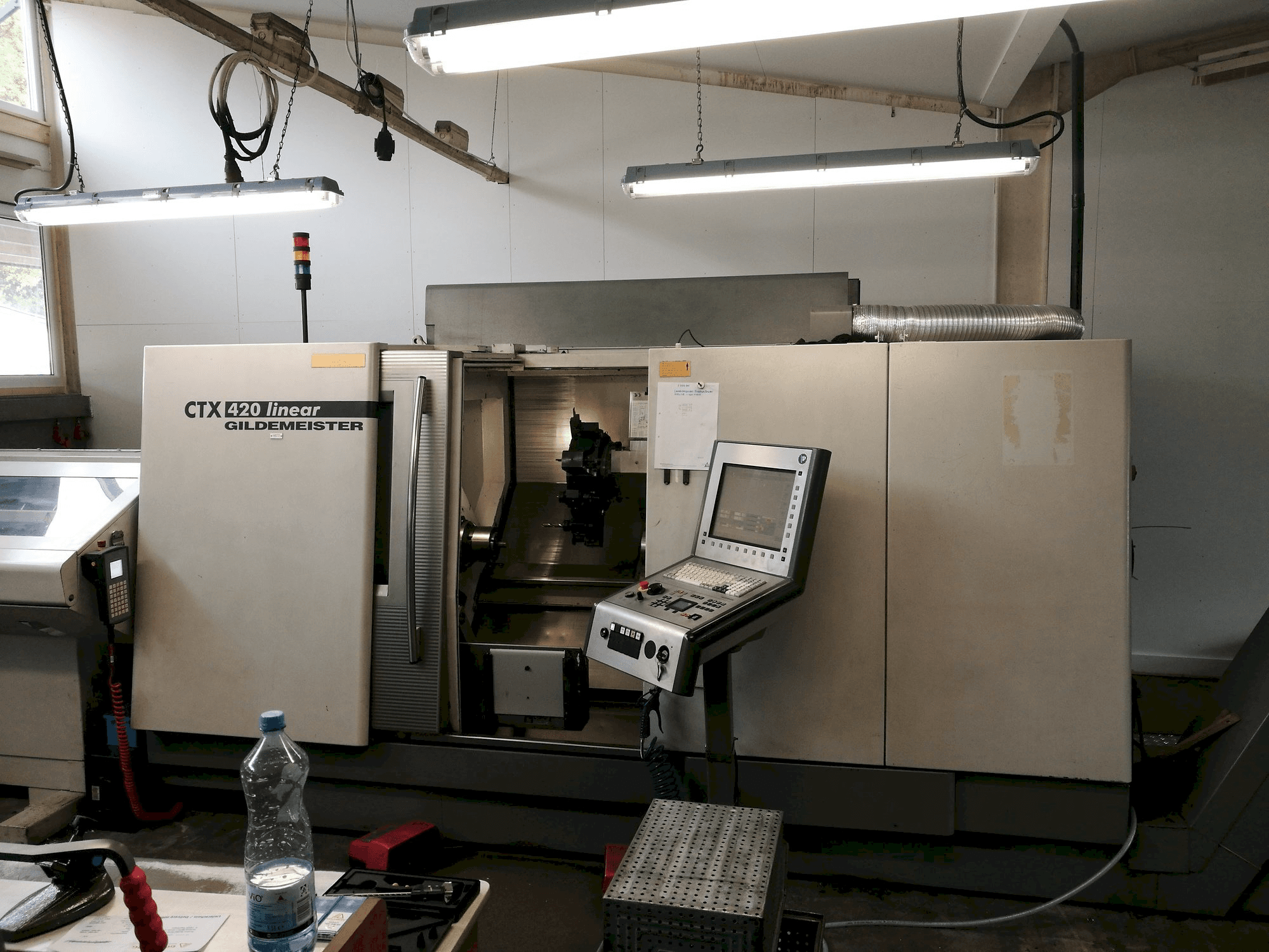 Widok z przodu maszyny Gildemeister CTX 420 linear