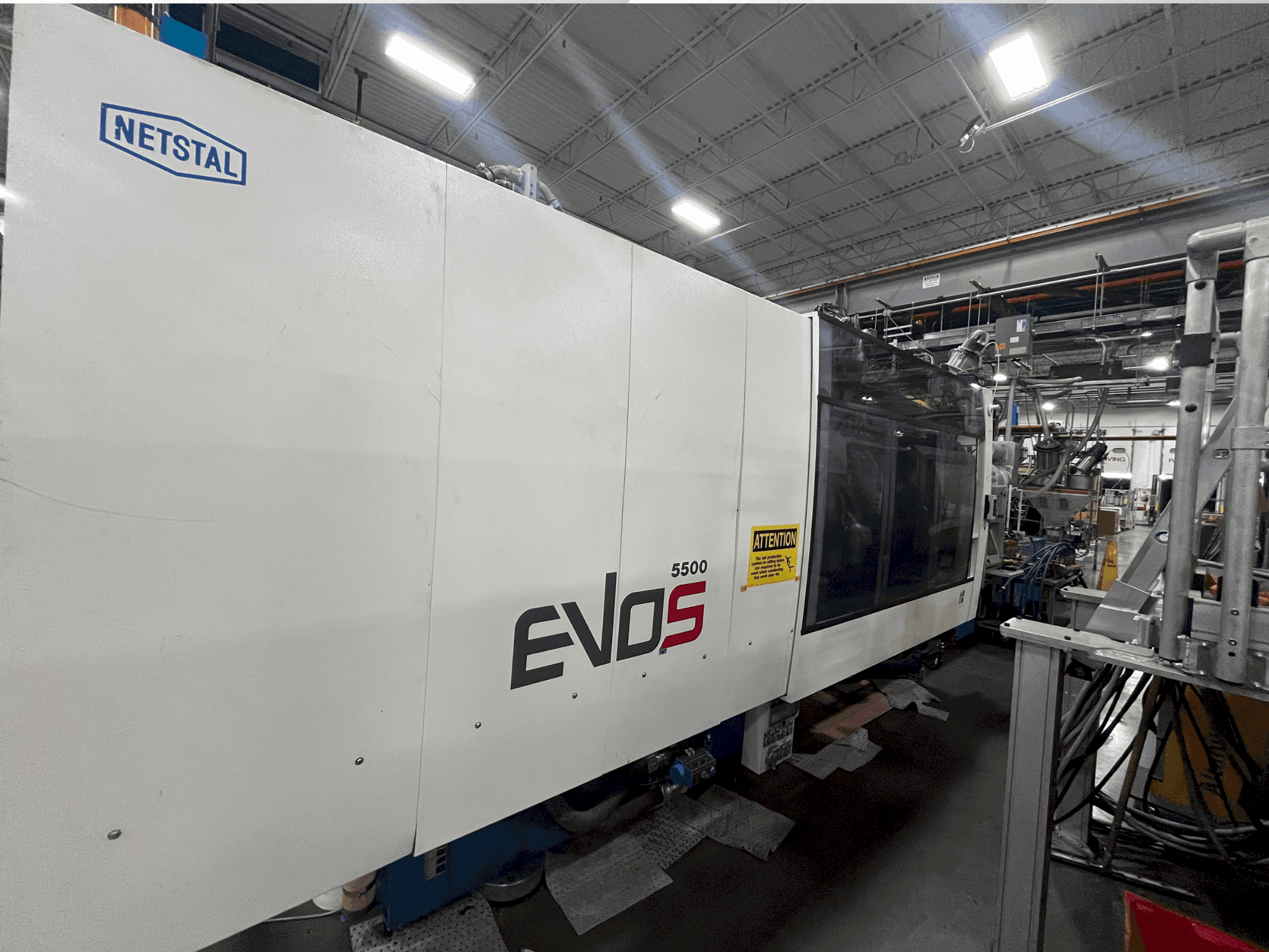 Widok z przodu maszyny Netstal EVOS 5500-2900 Speed