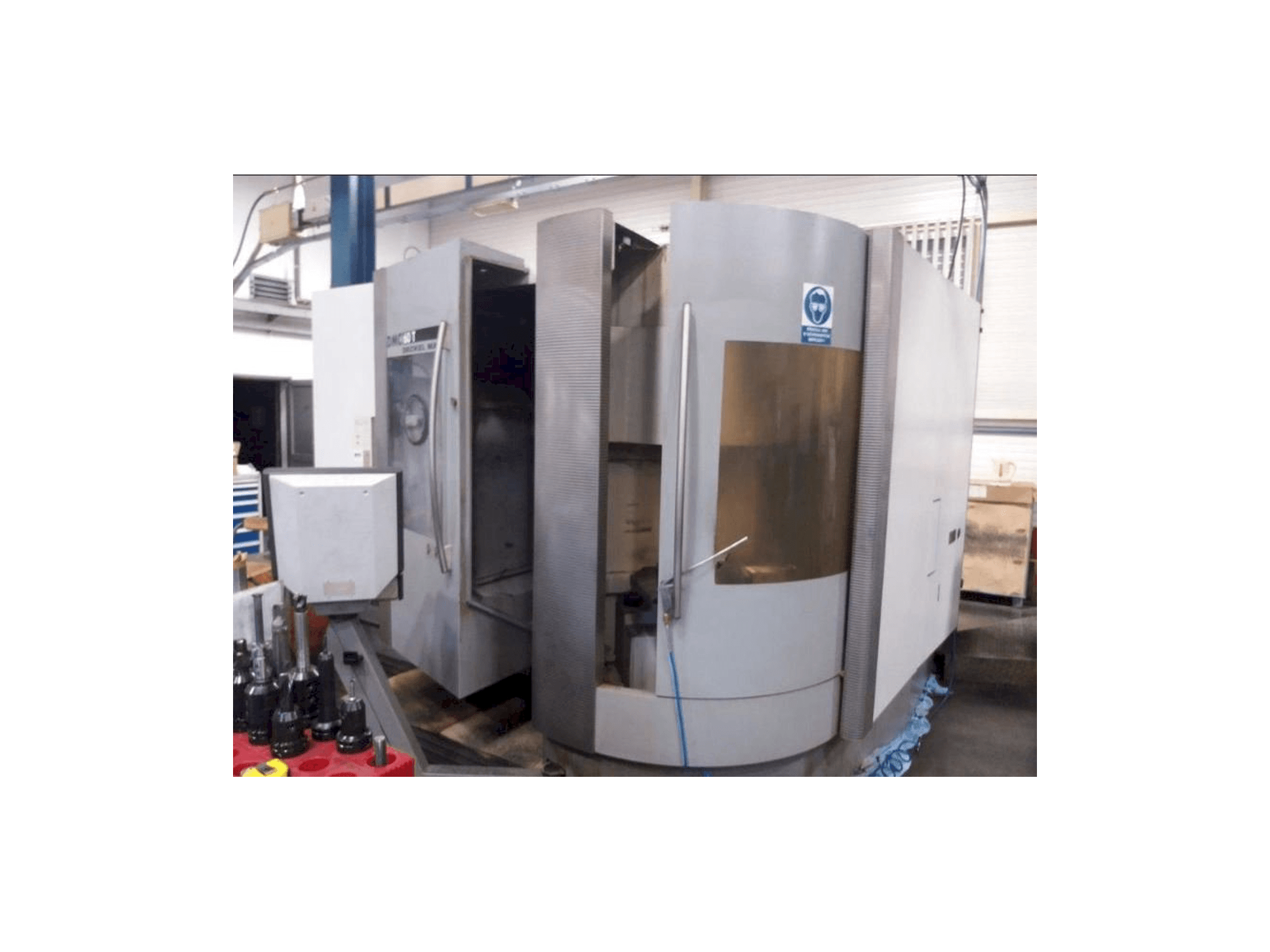 Widok z przodu maszyny DECKEL MAHO DMC 60T