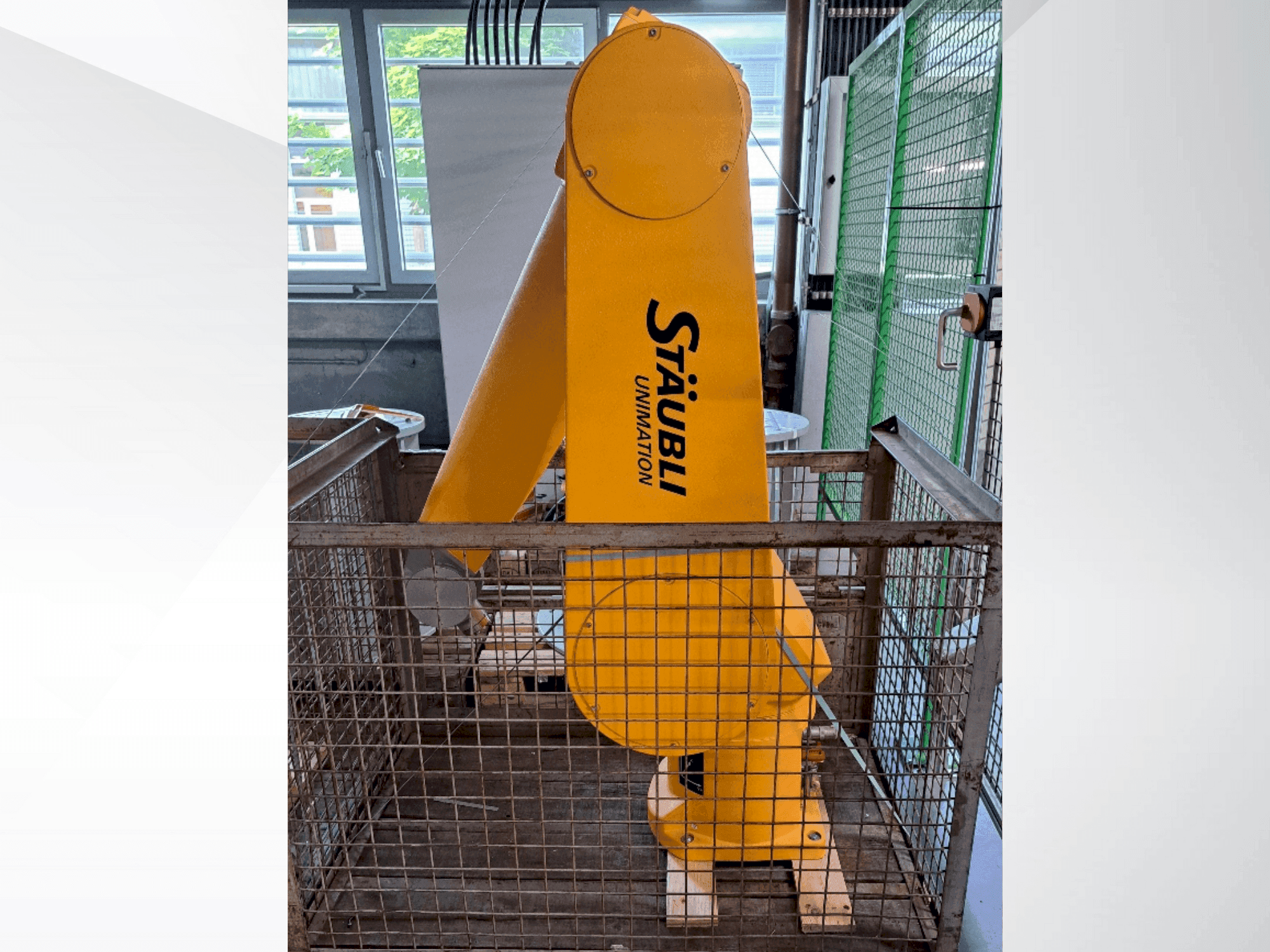 Widok z przodu maszyny STAUBLI RX160 L