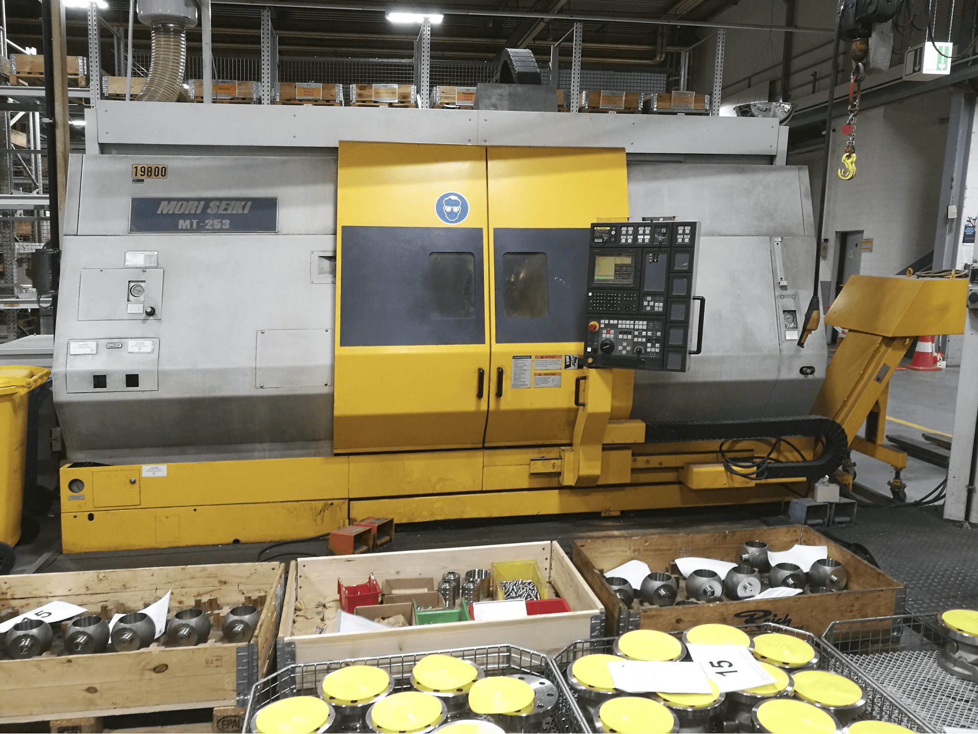 Widok z przodu maszyny MORI SEIKI MT-253/1000
