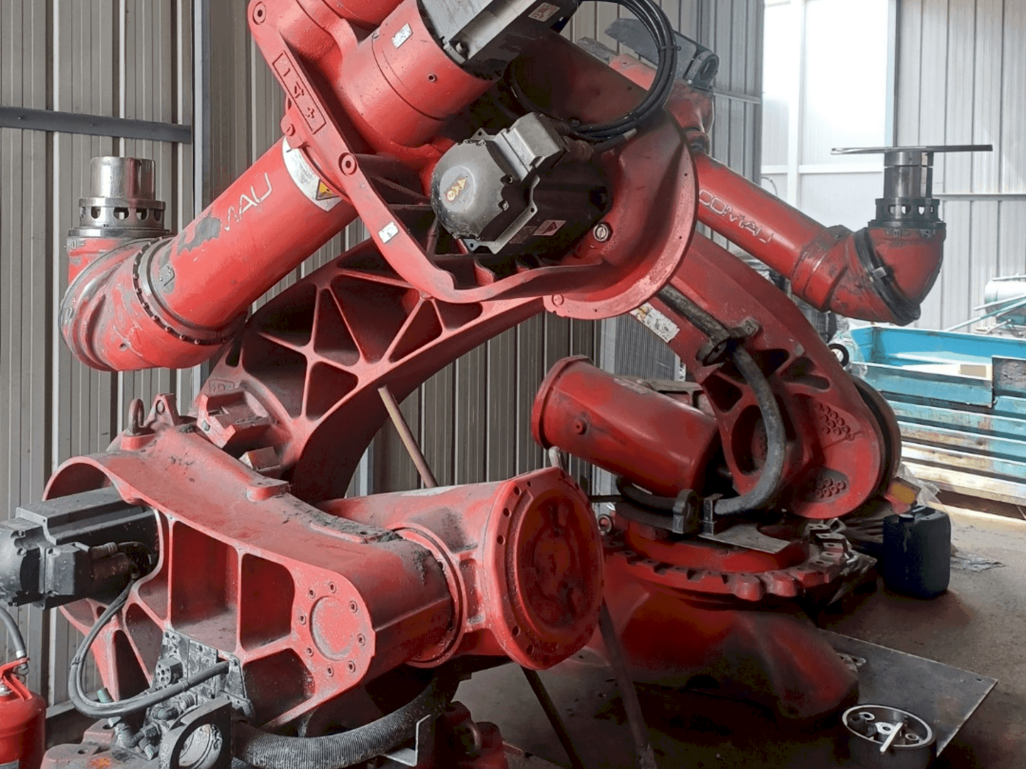 Widok z przodu maszyny COMAU C4G RCC3