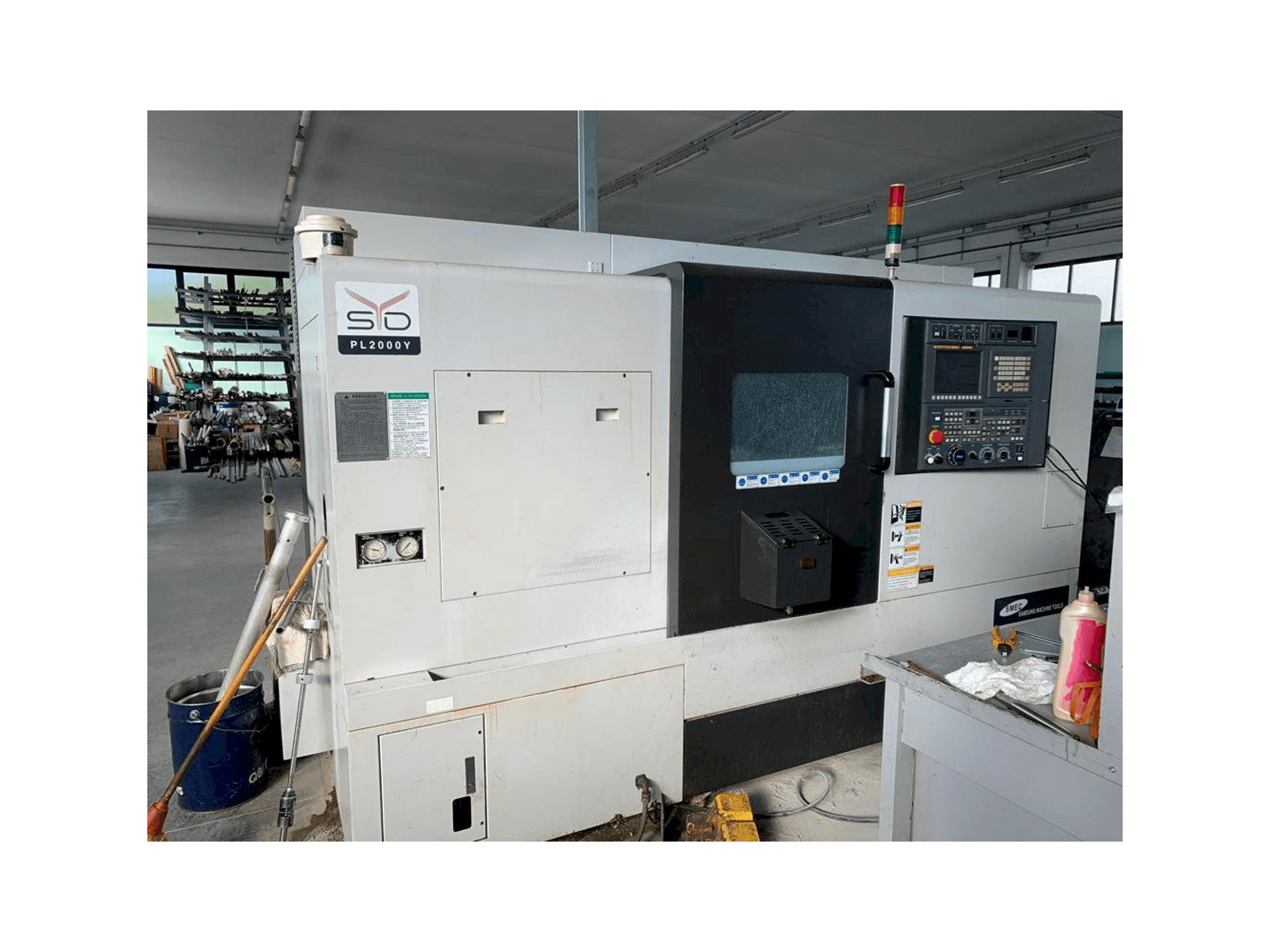 Widok z przodu maszyny SMEC PL 2000Y