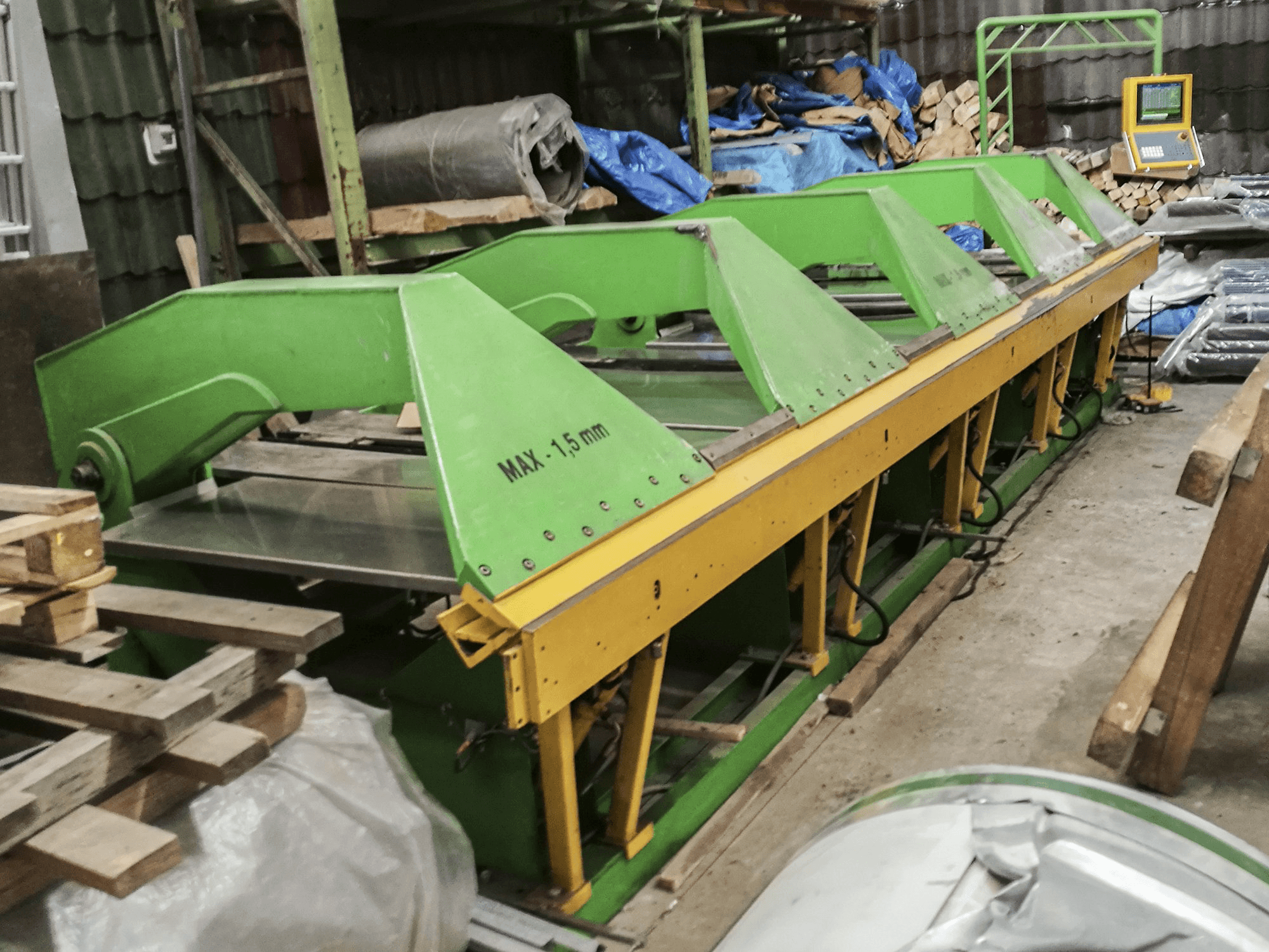 Widok z lewej maszyny BUD-MASZ ZAGINARKA