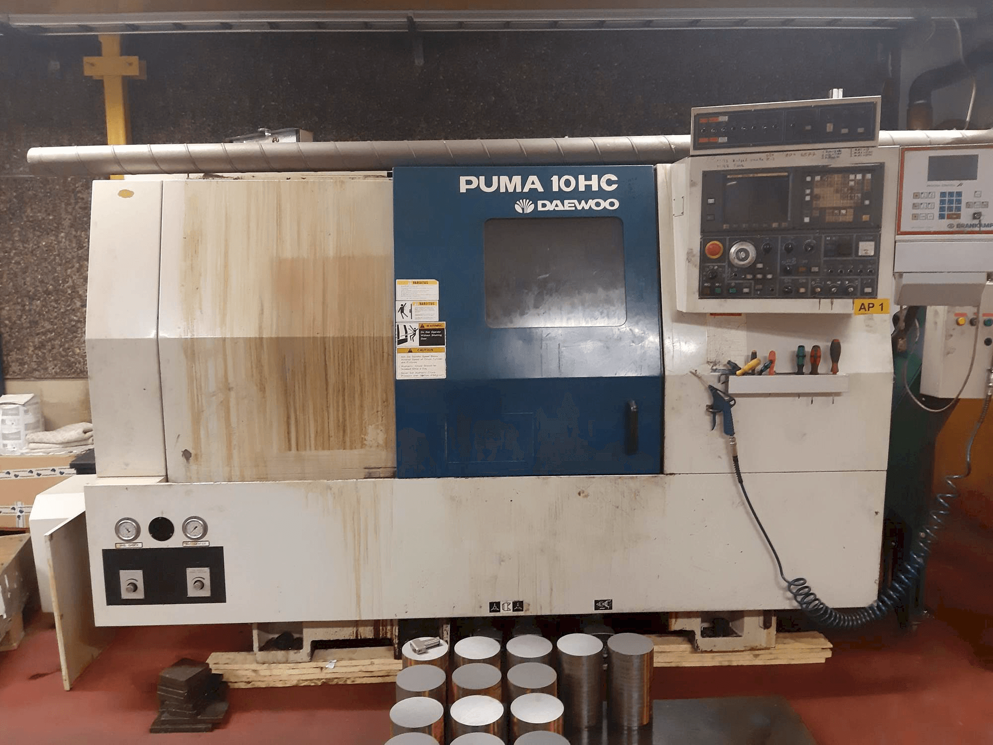 Widok z przodu maszyny DAEWOO Puma 10 HC