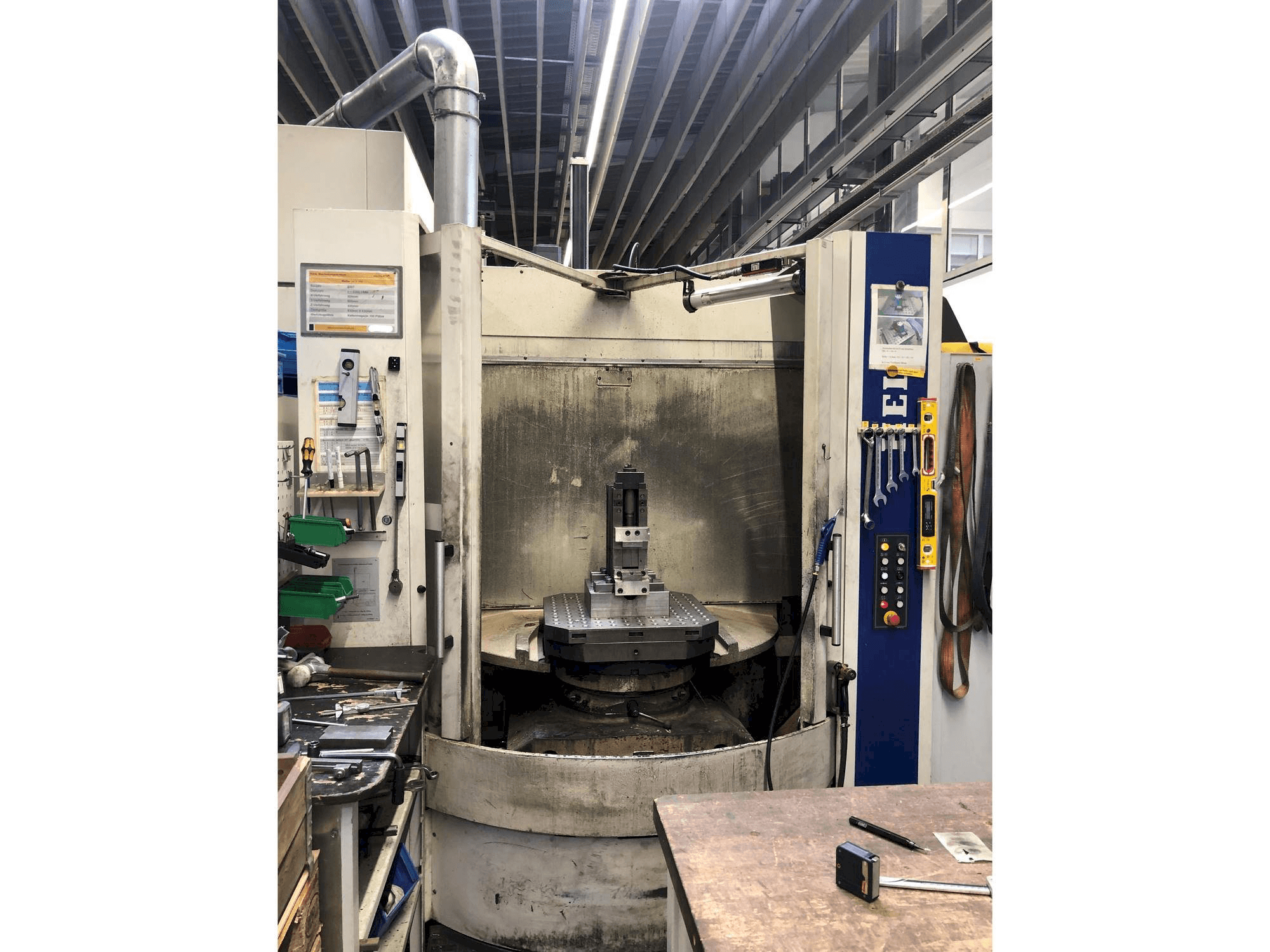 Widok z przodu maszyny HELLER MCH 250