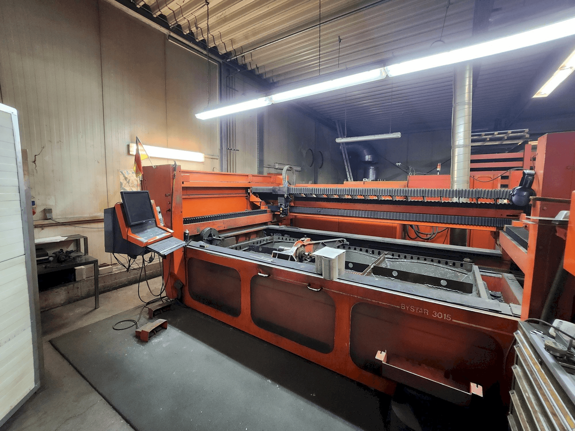 Widok z przodu maszyny Bystronic BTL 4000