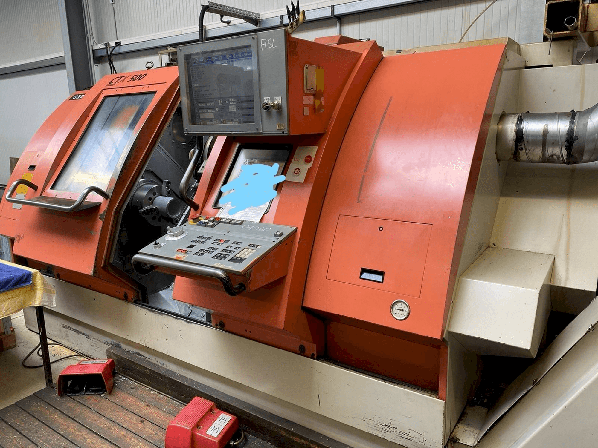 Widok prawej strony maszyny Gildemeister CTX 500