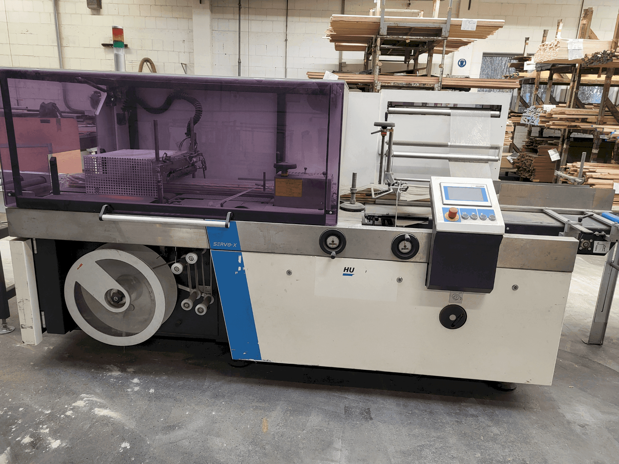 Widok z przodu maszyny HUGO BECK servo X