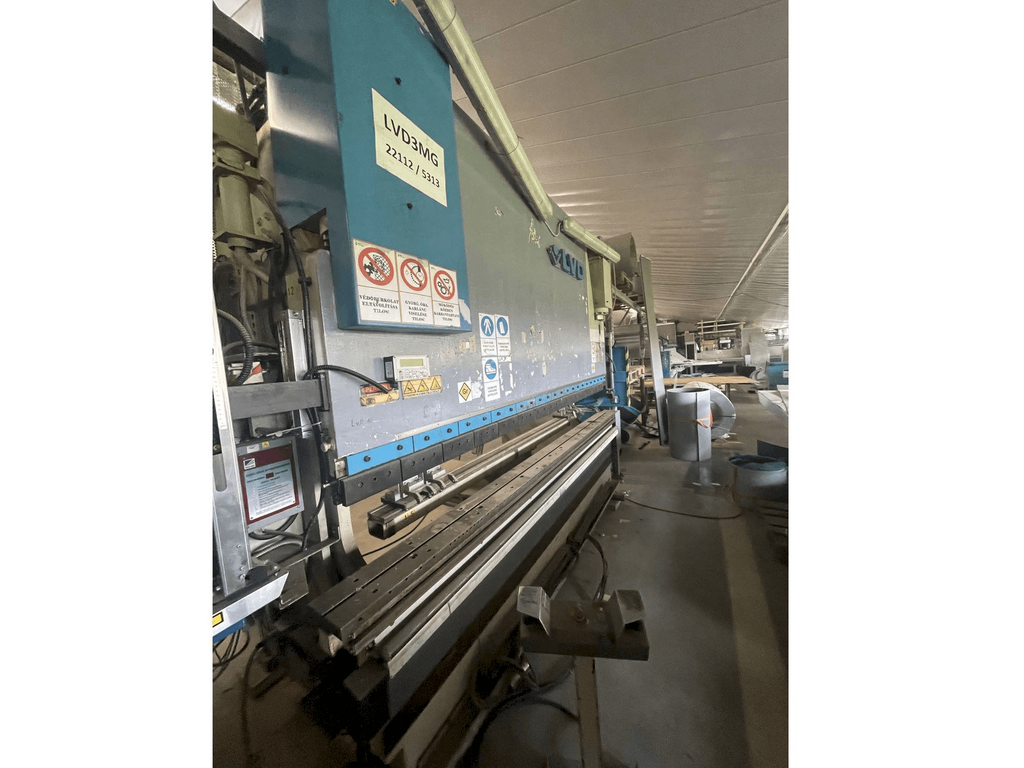 Widok z przodu maszyny LVD Ppeb 110/30