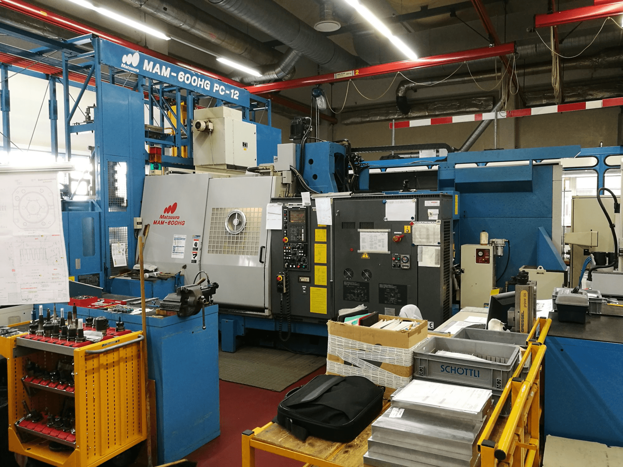 Widok z przodu maszyny Matsuura MAM 600HG PC-12