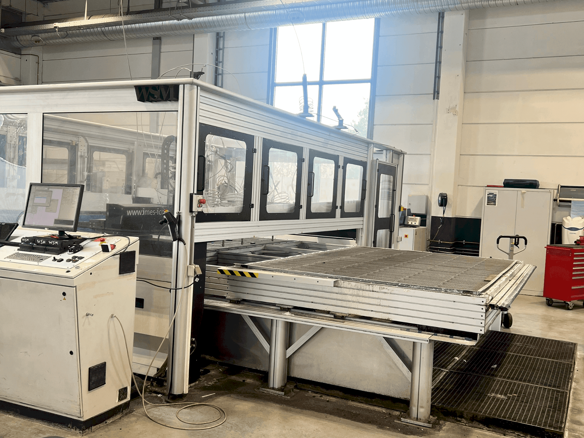 Widok z przodu maszyny Imes-Icore CUT matic WJ 3020
